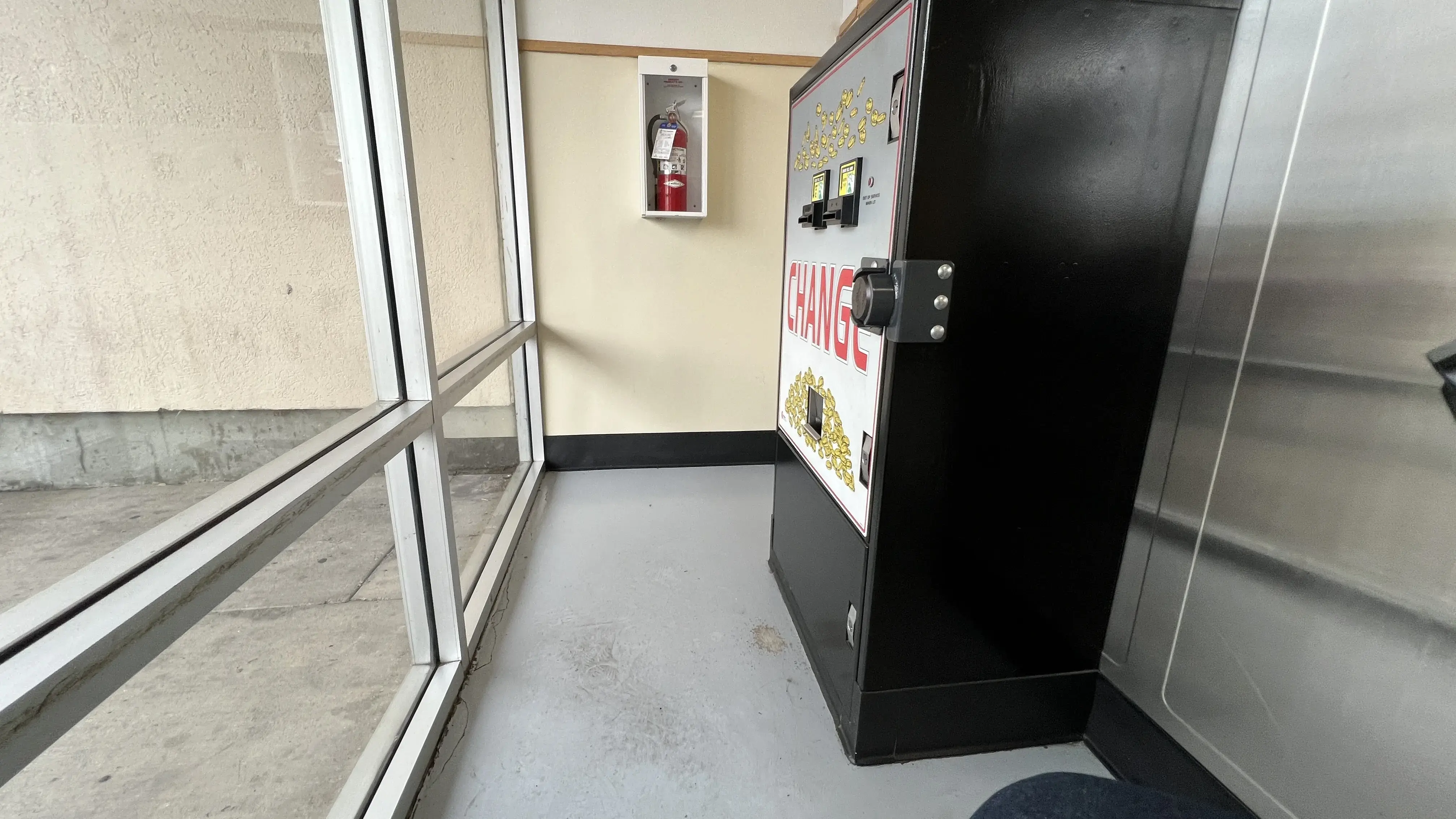 Tualatin Laundromat thumbnail 13