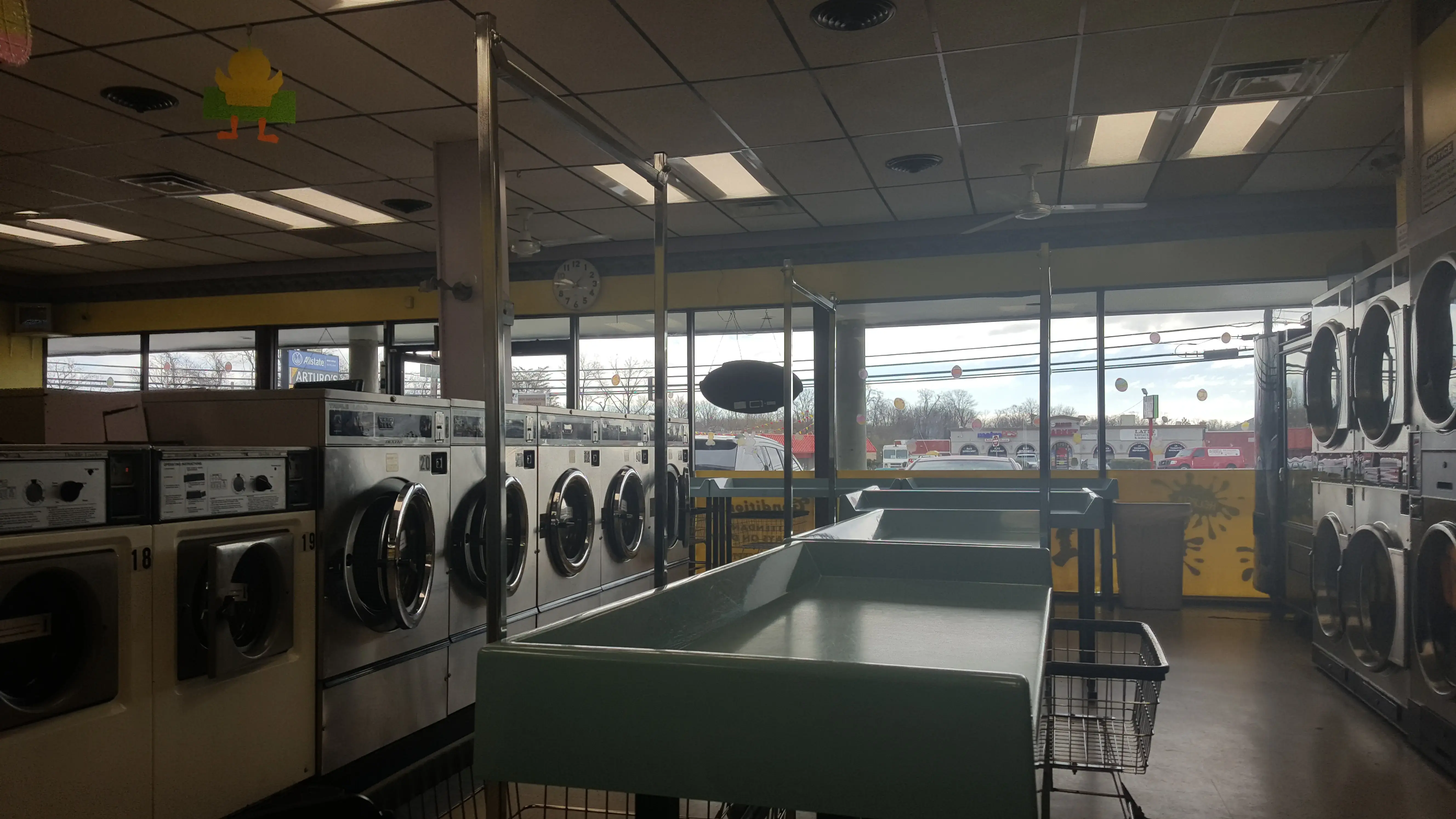 Tub O' Suds Laundromat - Image 4