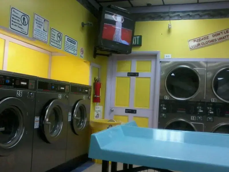 Tub O' Suds Laundromat thumbnail 19