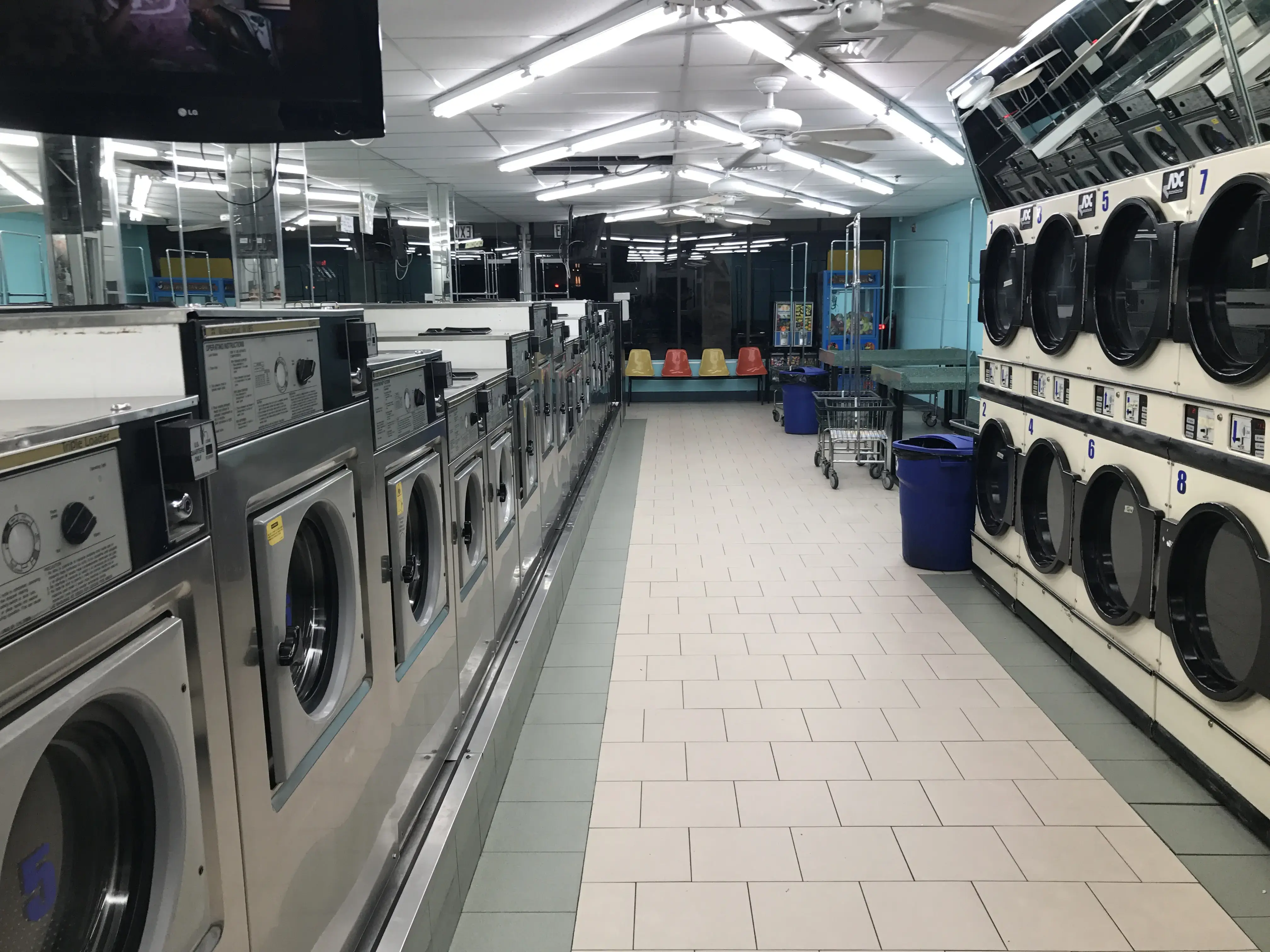 Tub & Tumble Laundromat - Image 9
