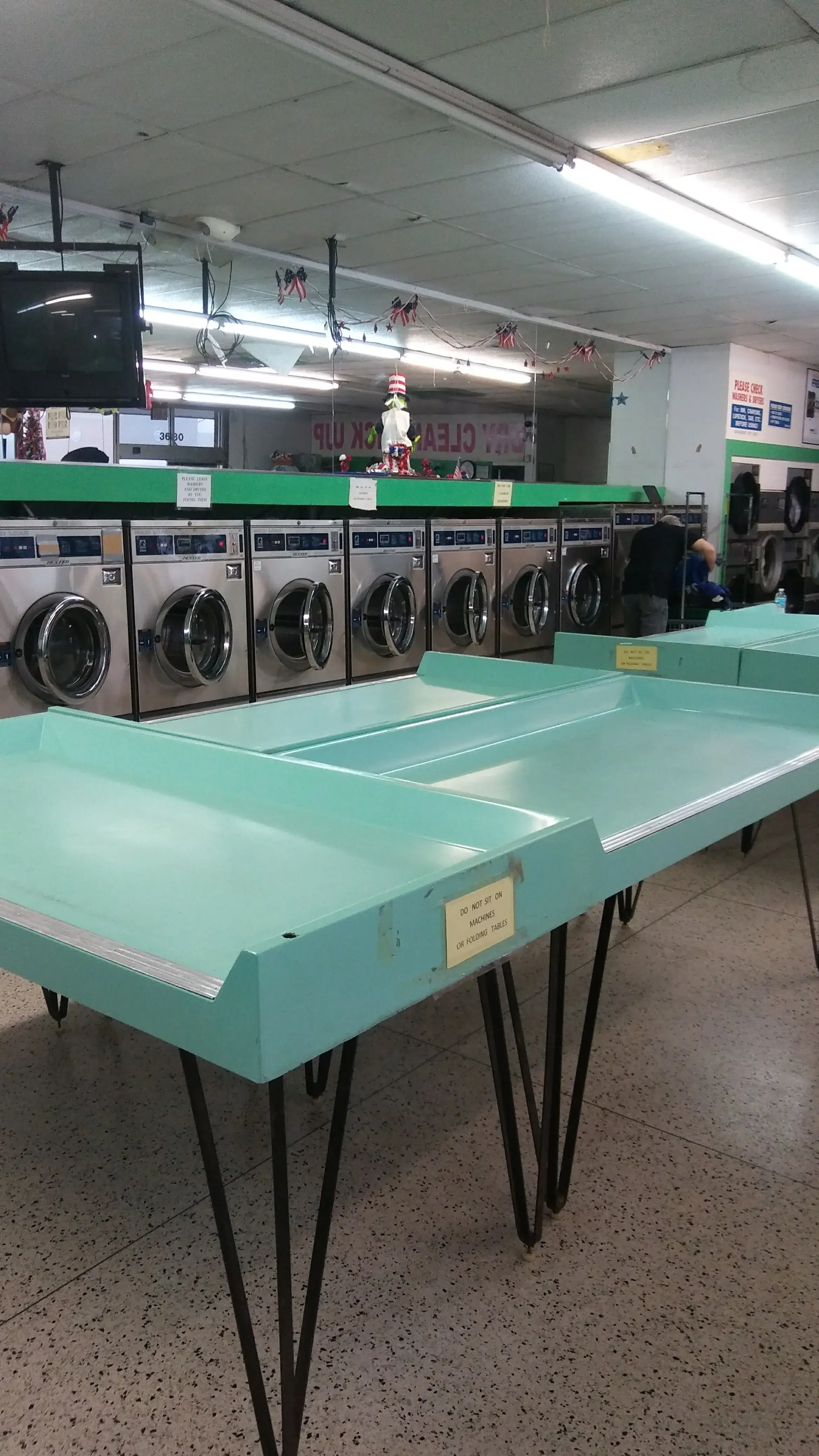 Tubs & Tumblers Coin Laundry and Drop-Off Service thumbnail 12
