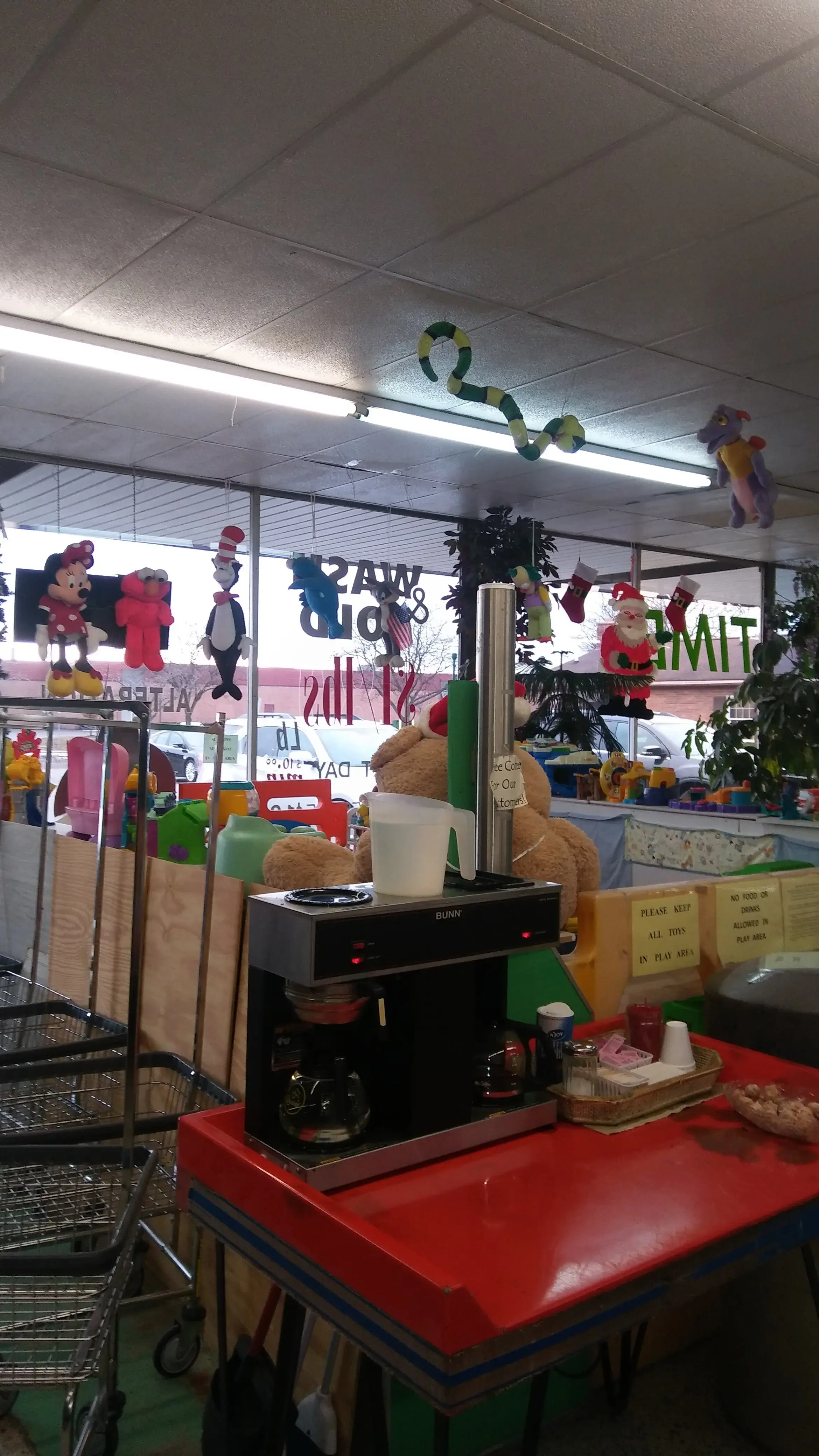 Tubs & Tumblers Coin Laundry and Drop-Off Service thumbnail 18