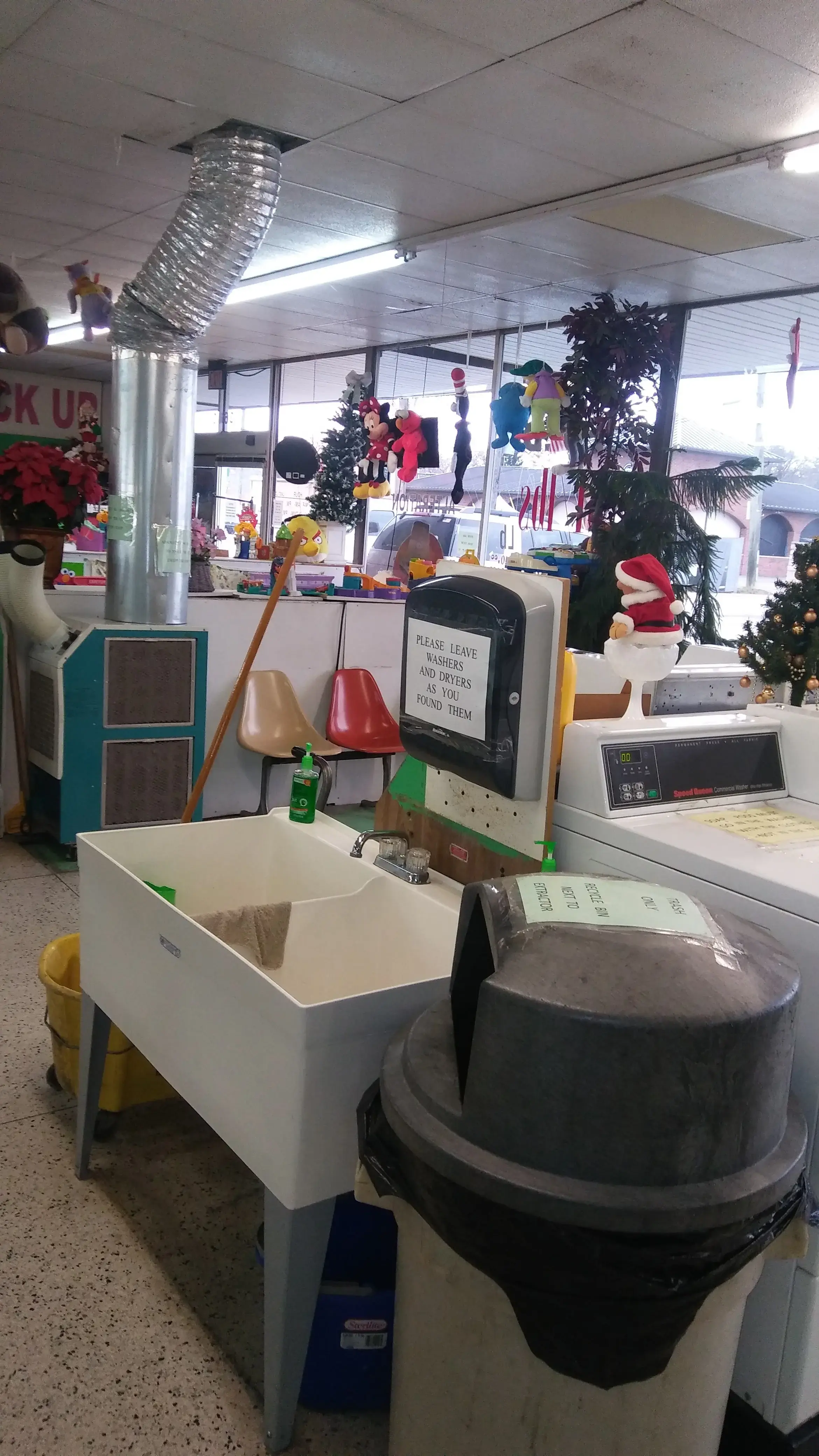 Tubs & Tumblers Coin Laundry and Drop-Off Service thumbnail 16