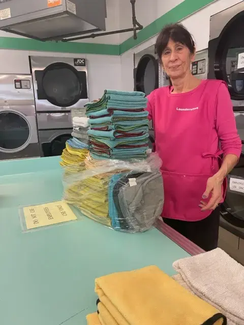 Tubs & Tumblers Coin Laundry and Drop-Off Service thumbnail 15