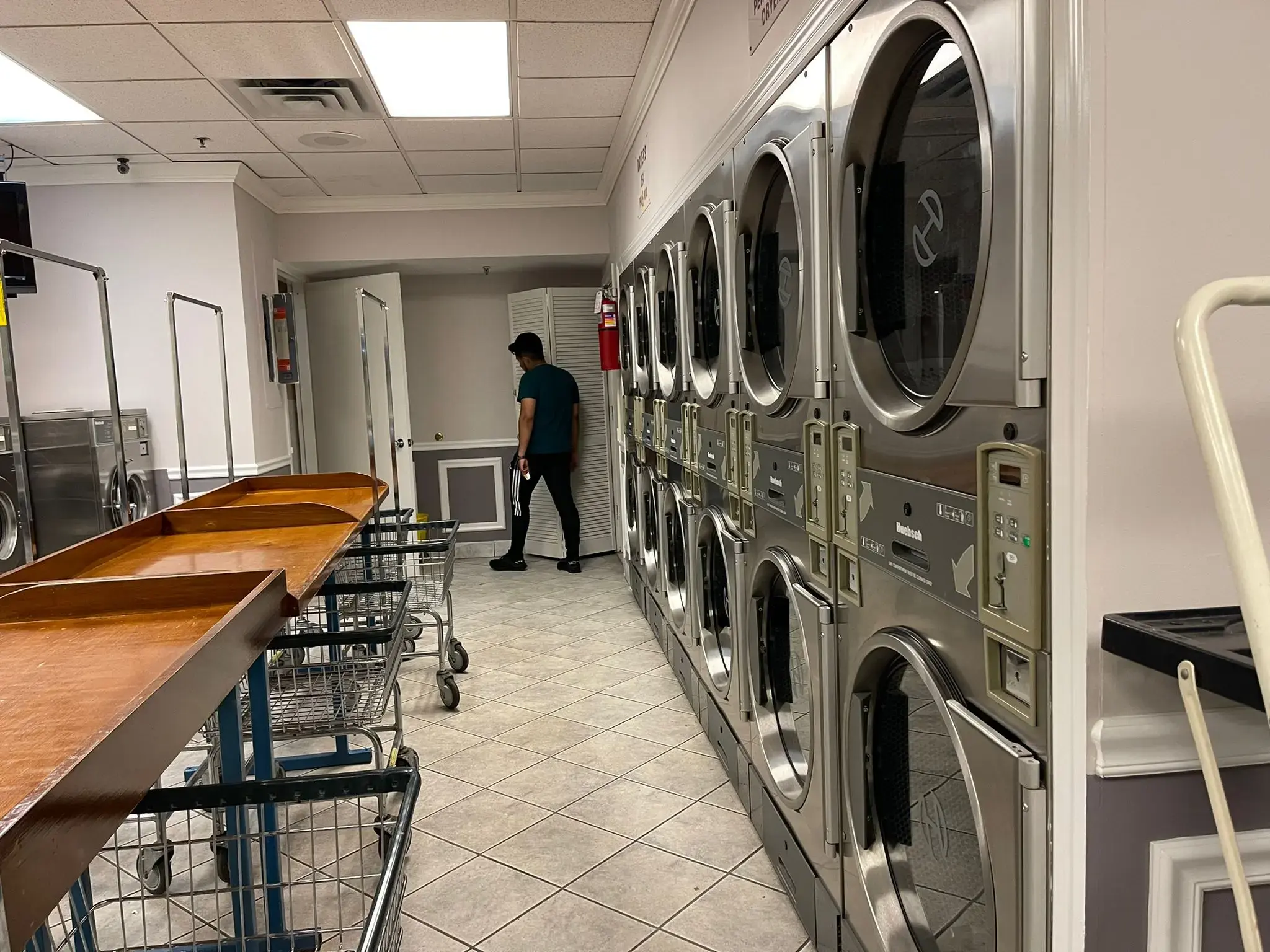 Tuckahoe Laundry & Dry Cleaners - Laundromat thumbnail 3