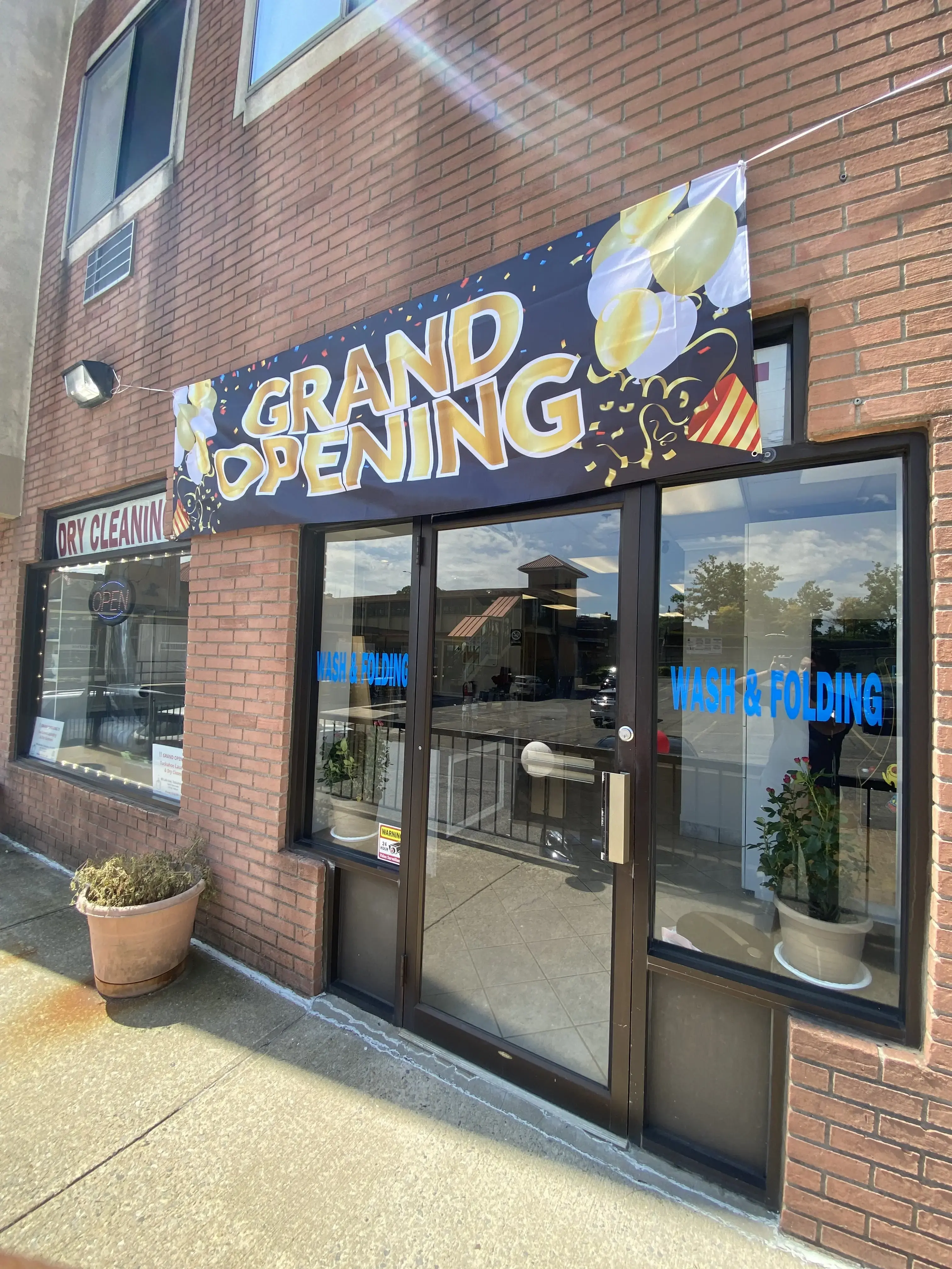 Tuckahoe Laundry & Dry Cleaners - Laundromat thumbnail 11