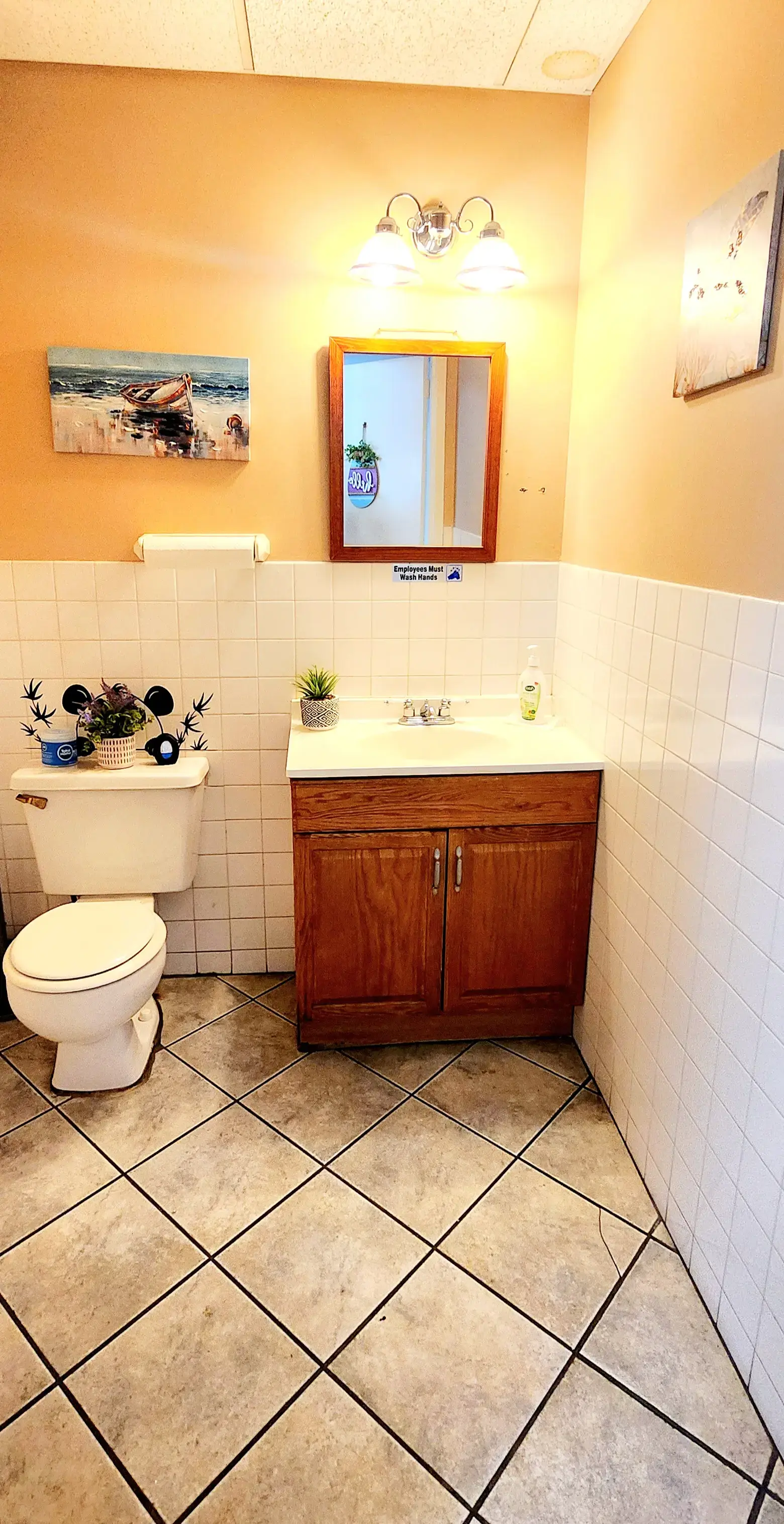 Tuckahoe Laundry & Dry Cleaners - Laundromat - Image 18