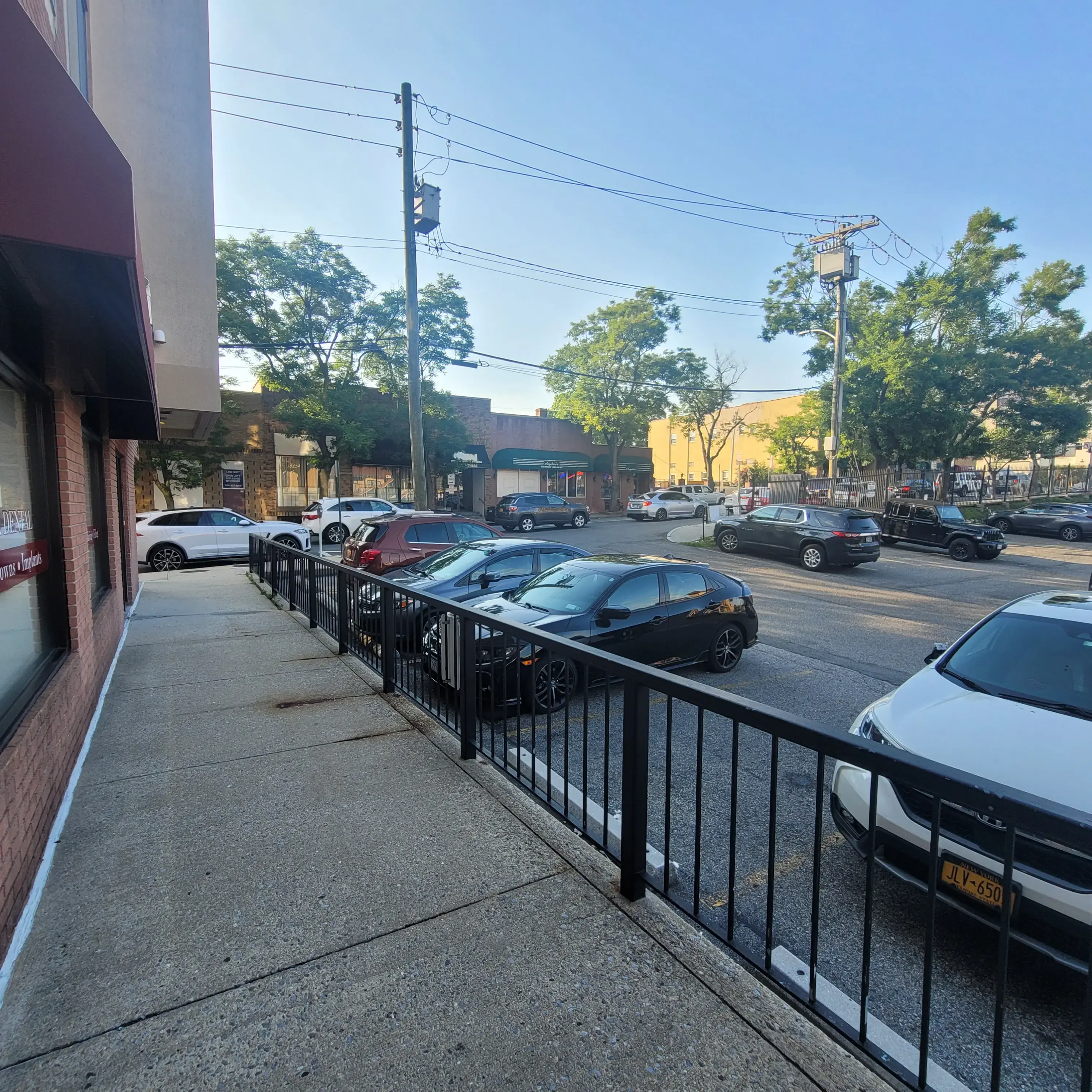 Tuckahoe Laundry & Dry Cleaners - Laundromat - Image 7