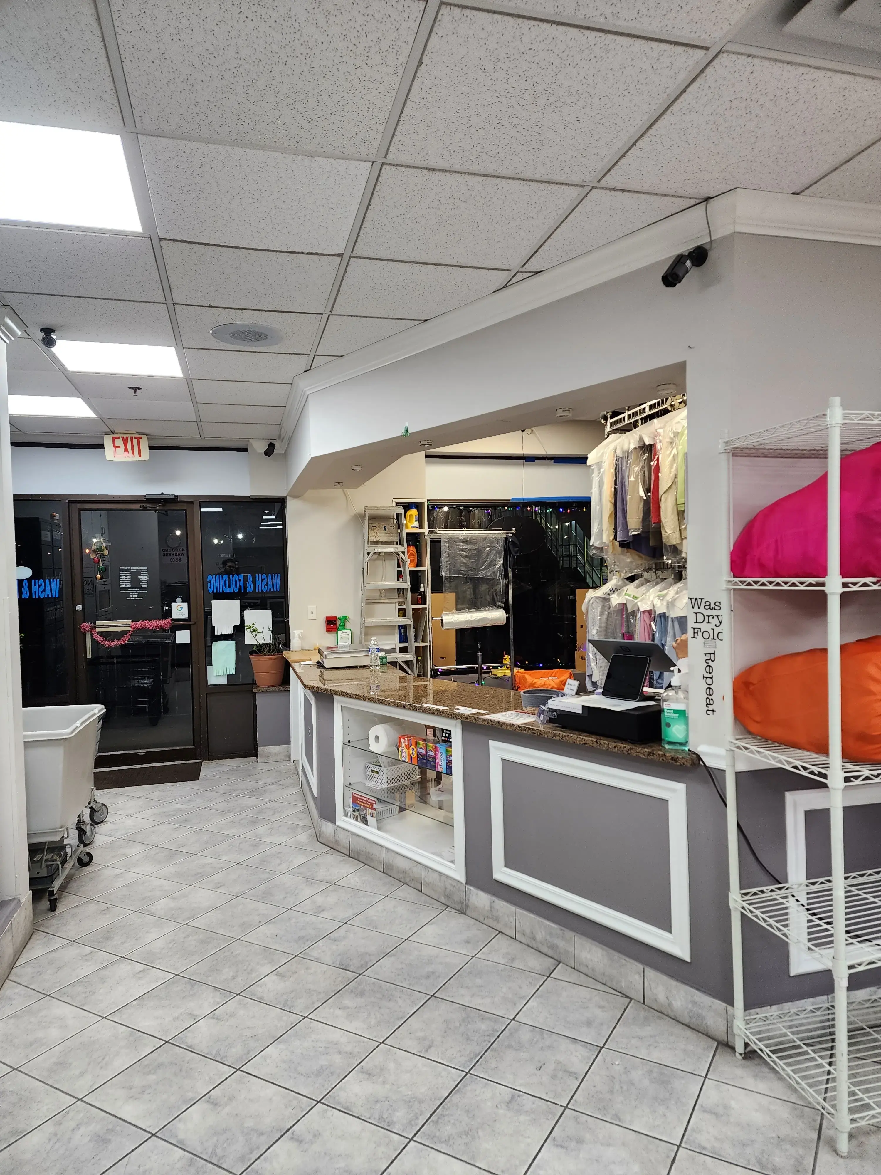 Tuckahoe Laundry & Dry Cleaners - Laundromat - Image 20