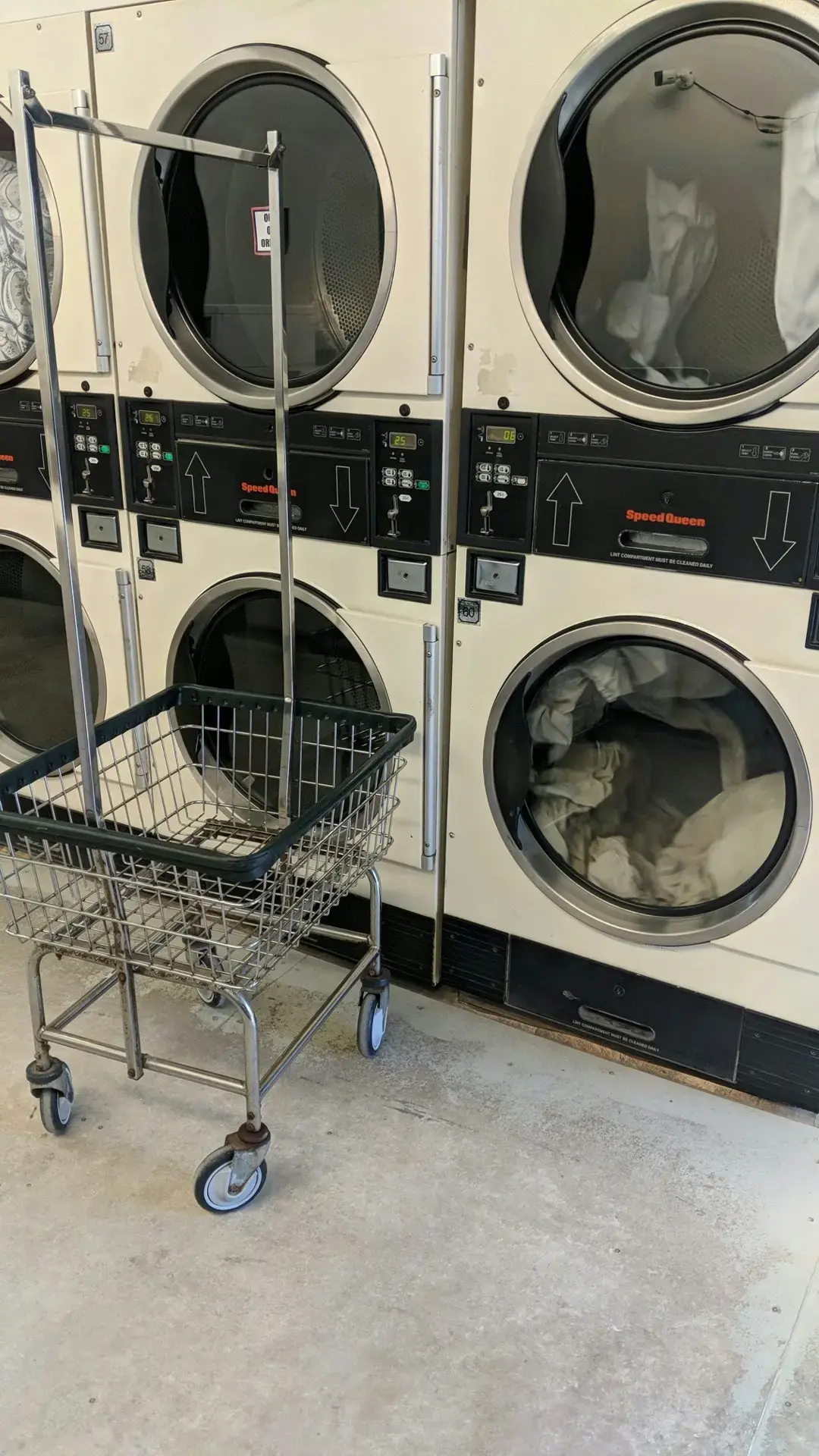 Tumble and Dry Laundromat - Image 13
