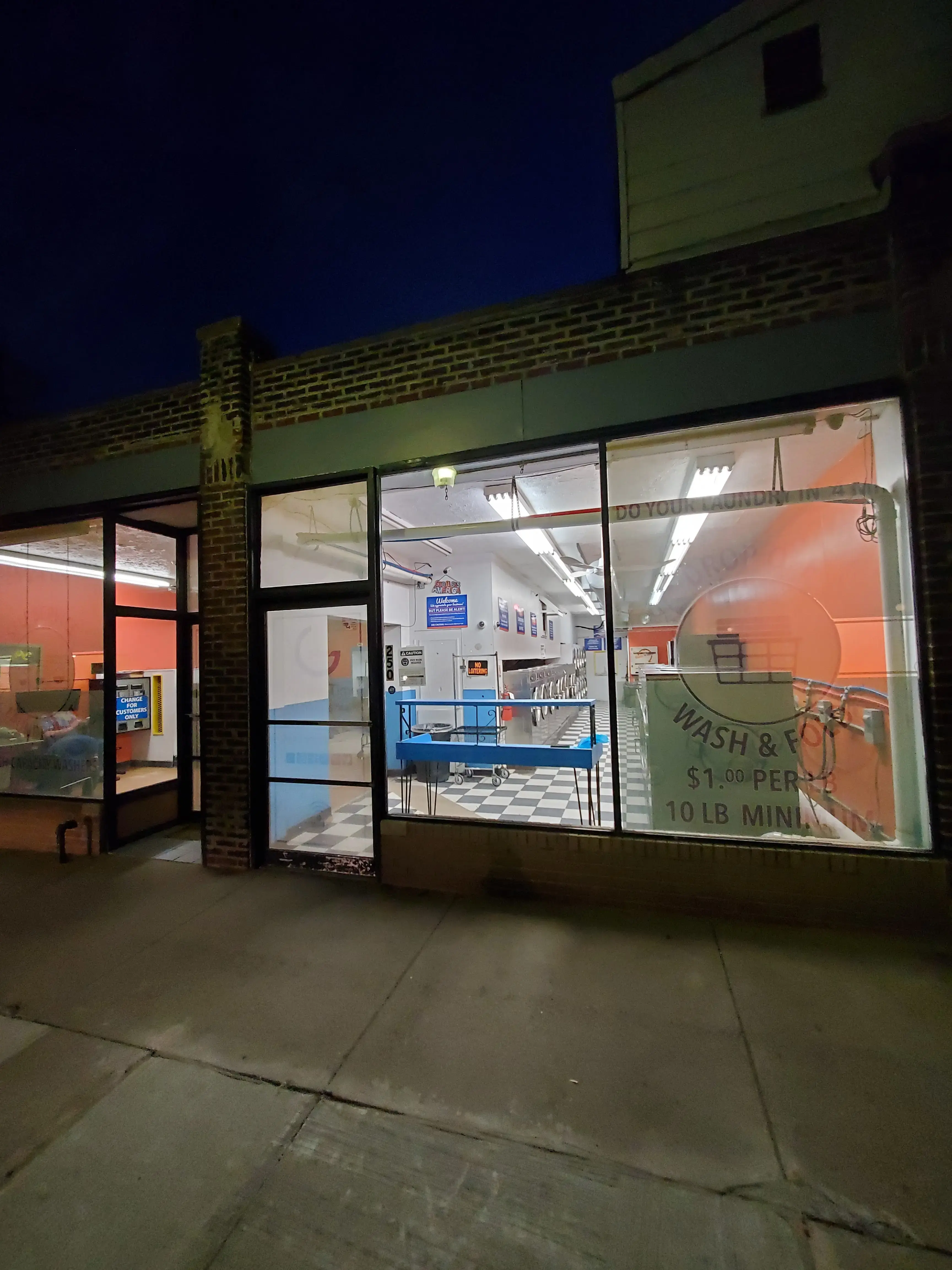 Tumble and Dry Laundromat - Image 14