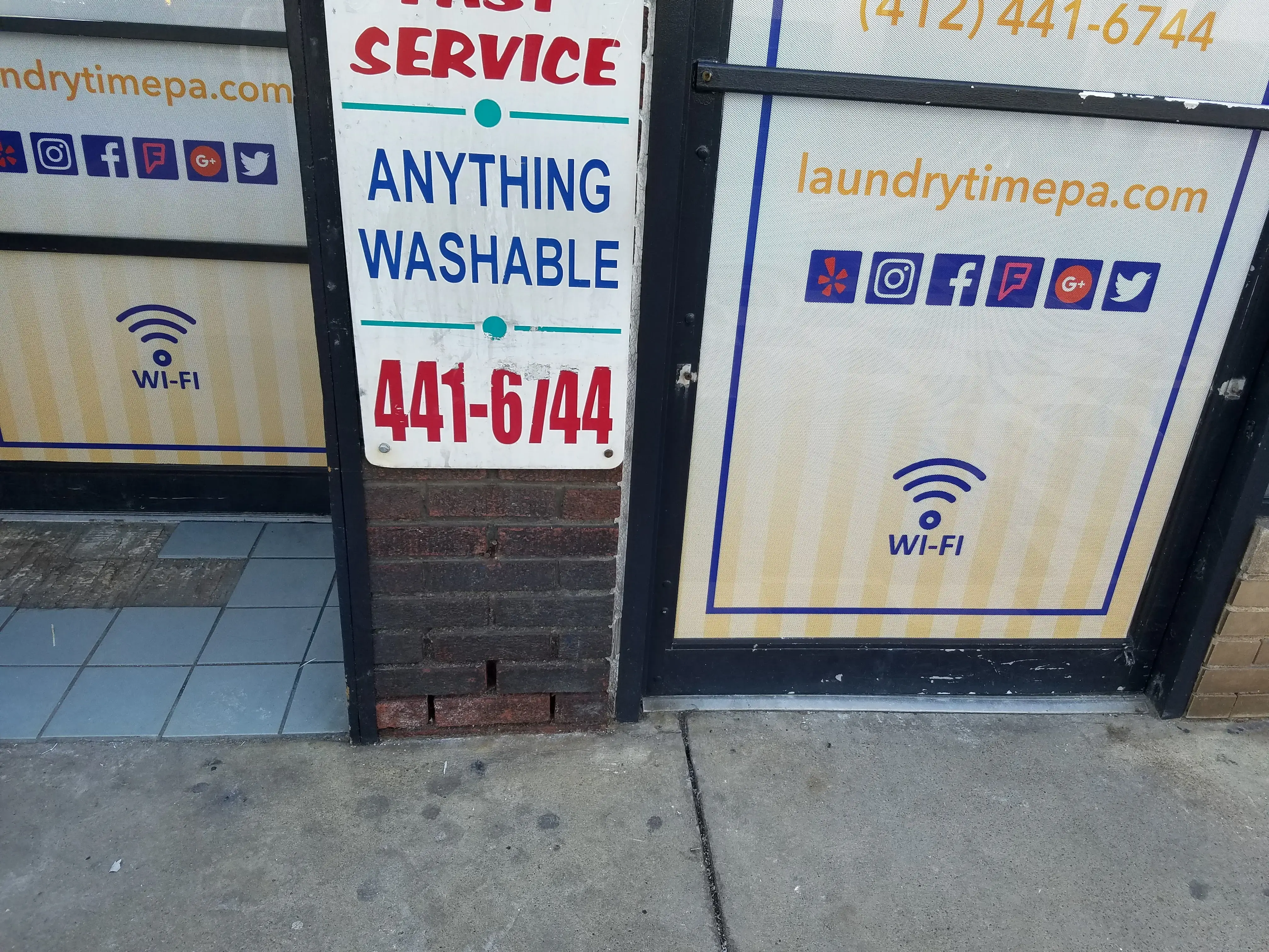 Tumble and Dry Laundromat thumbnail 12