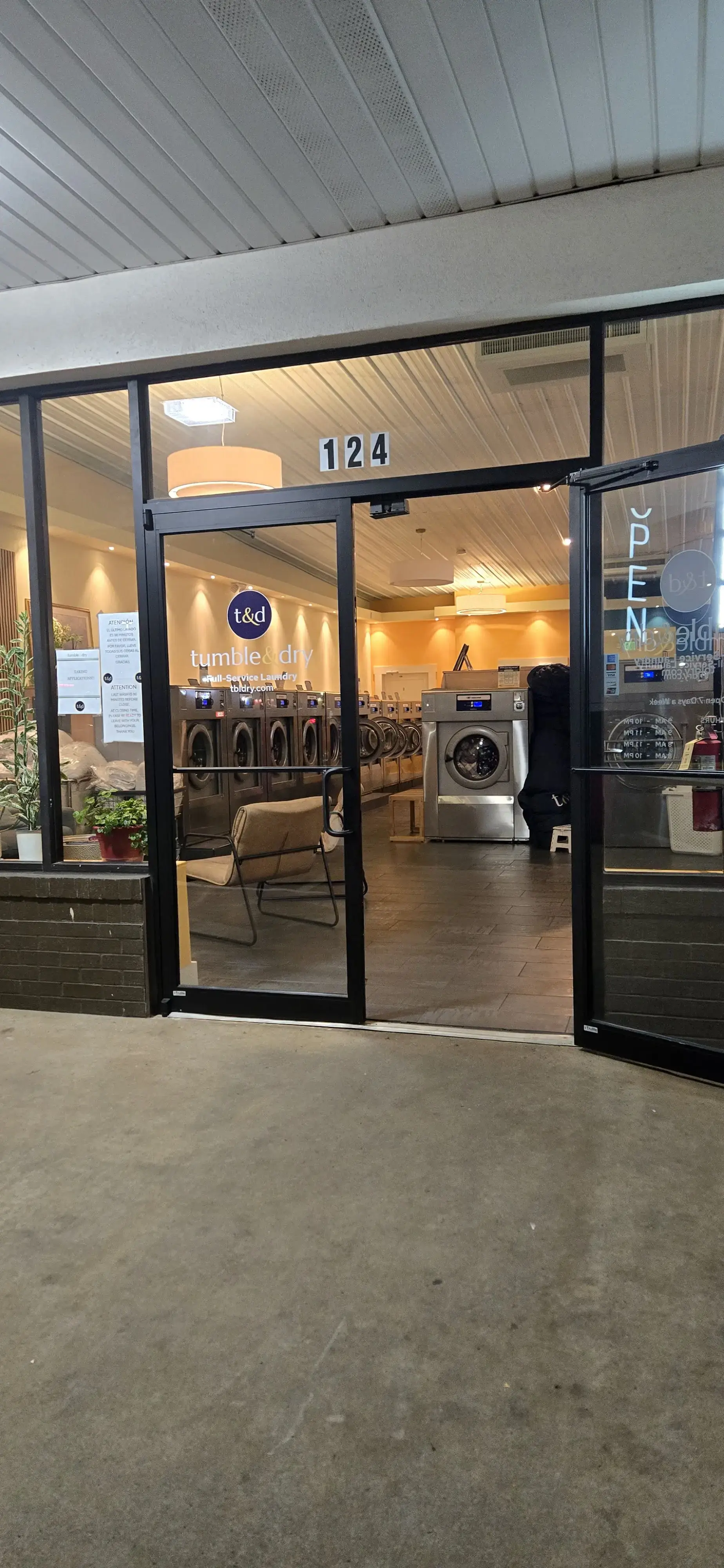 Tumble & Dry Laundromat thumbnail 17