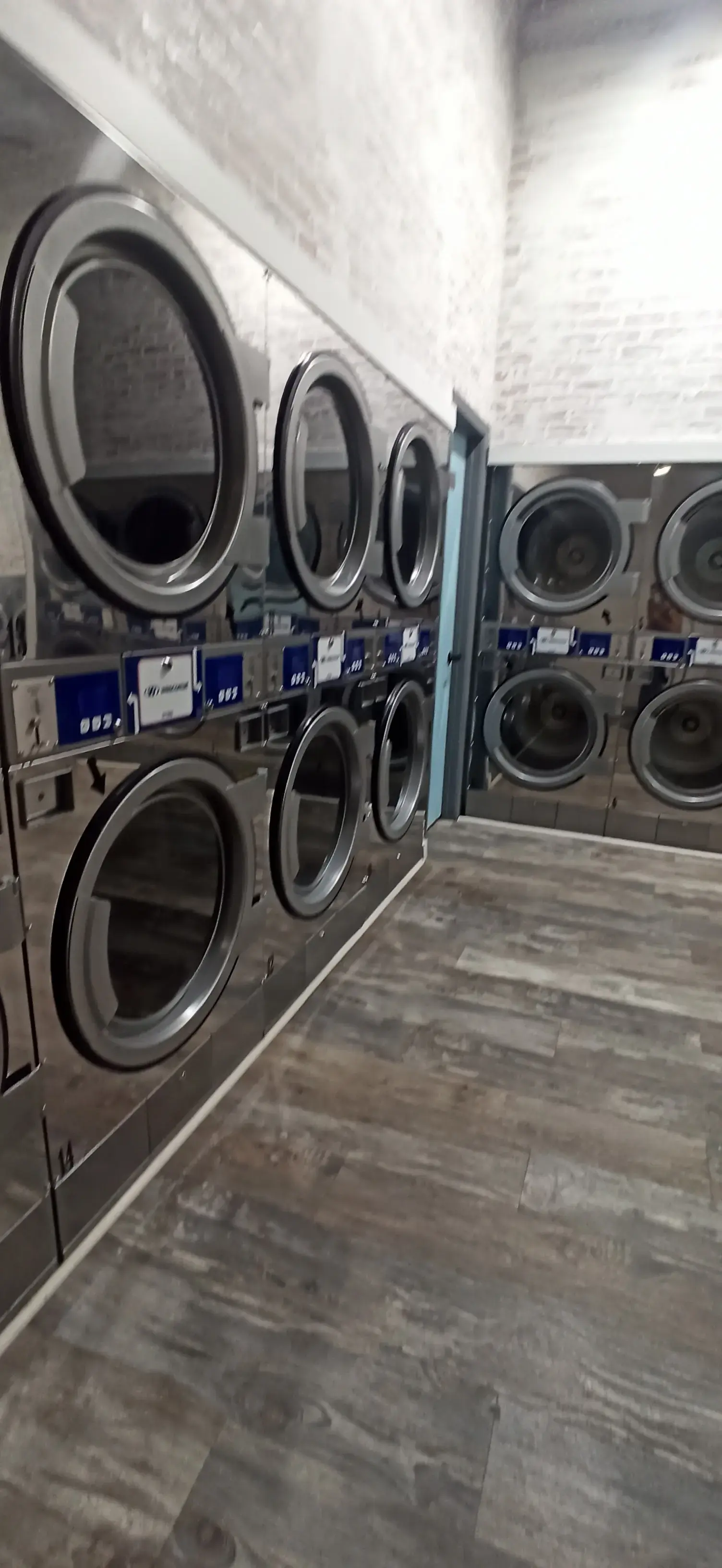 Tumble & Dry Laundromat - Image 16