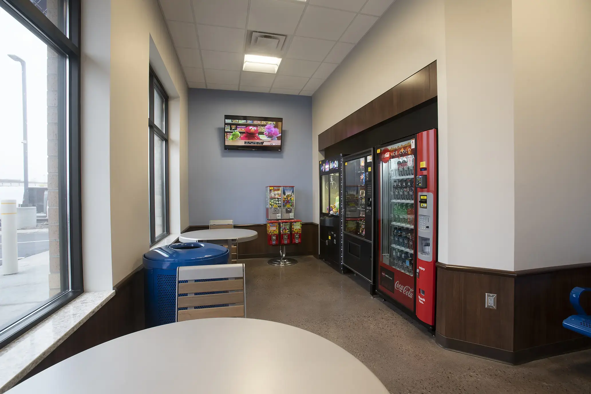 Tumble Fresh Coin Laundry - Image 9