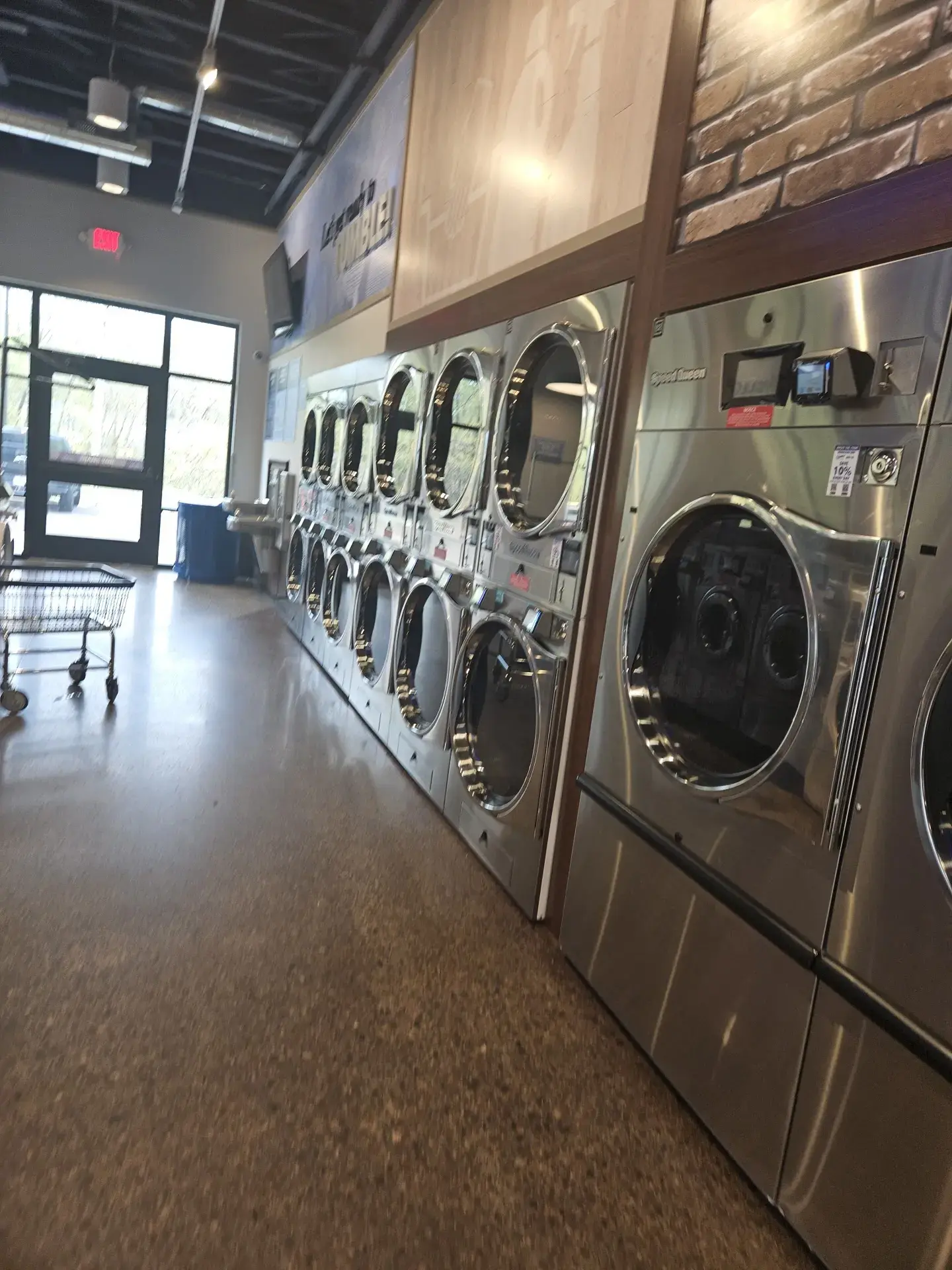 Tumble Fresh Coin Laundry - Image 12