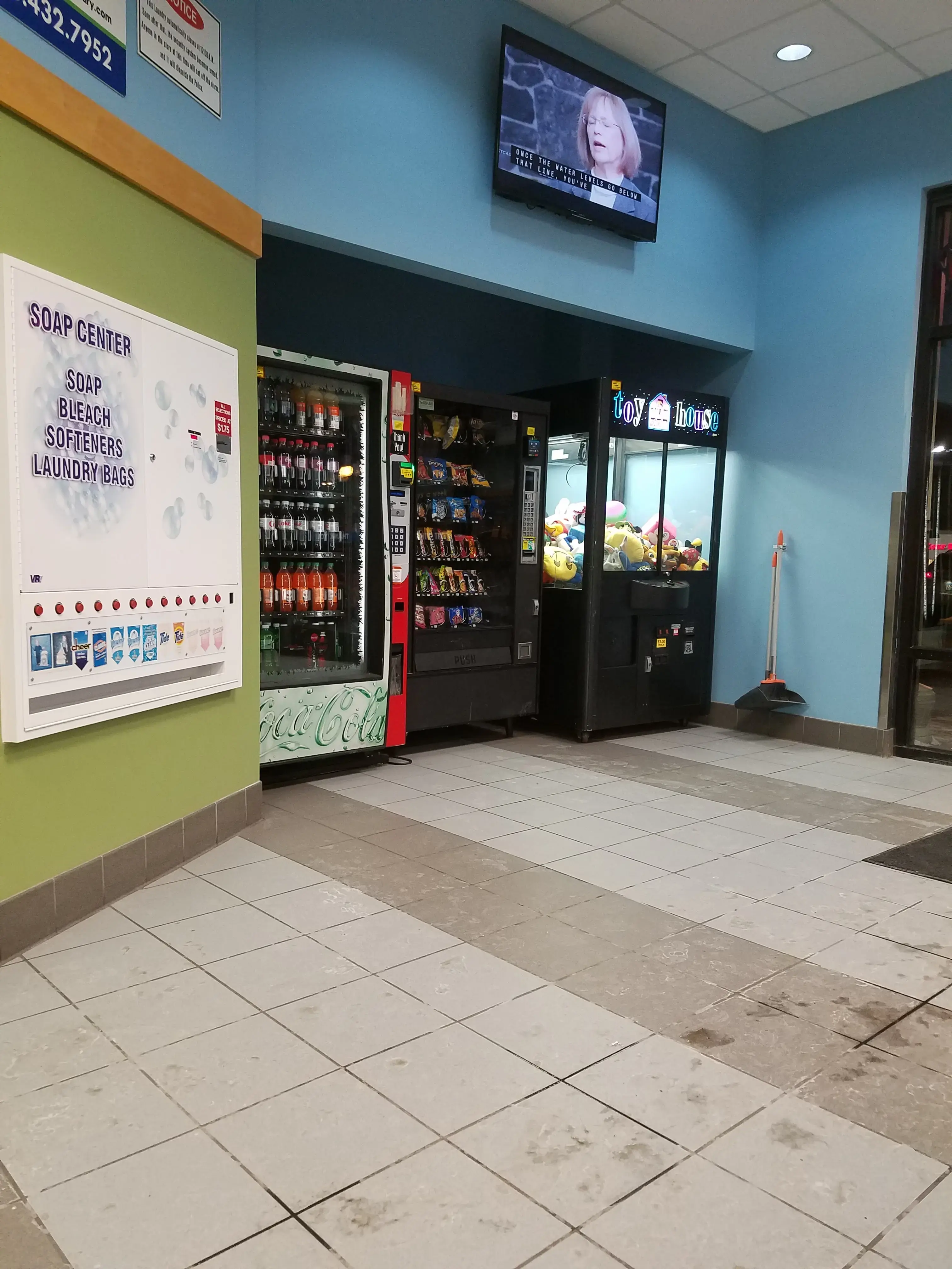 Tumble Fresh Coin Laundry - Image 18
