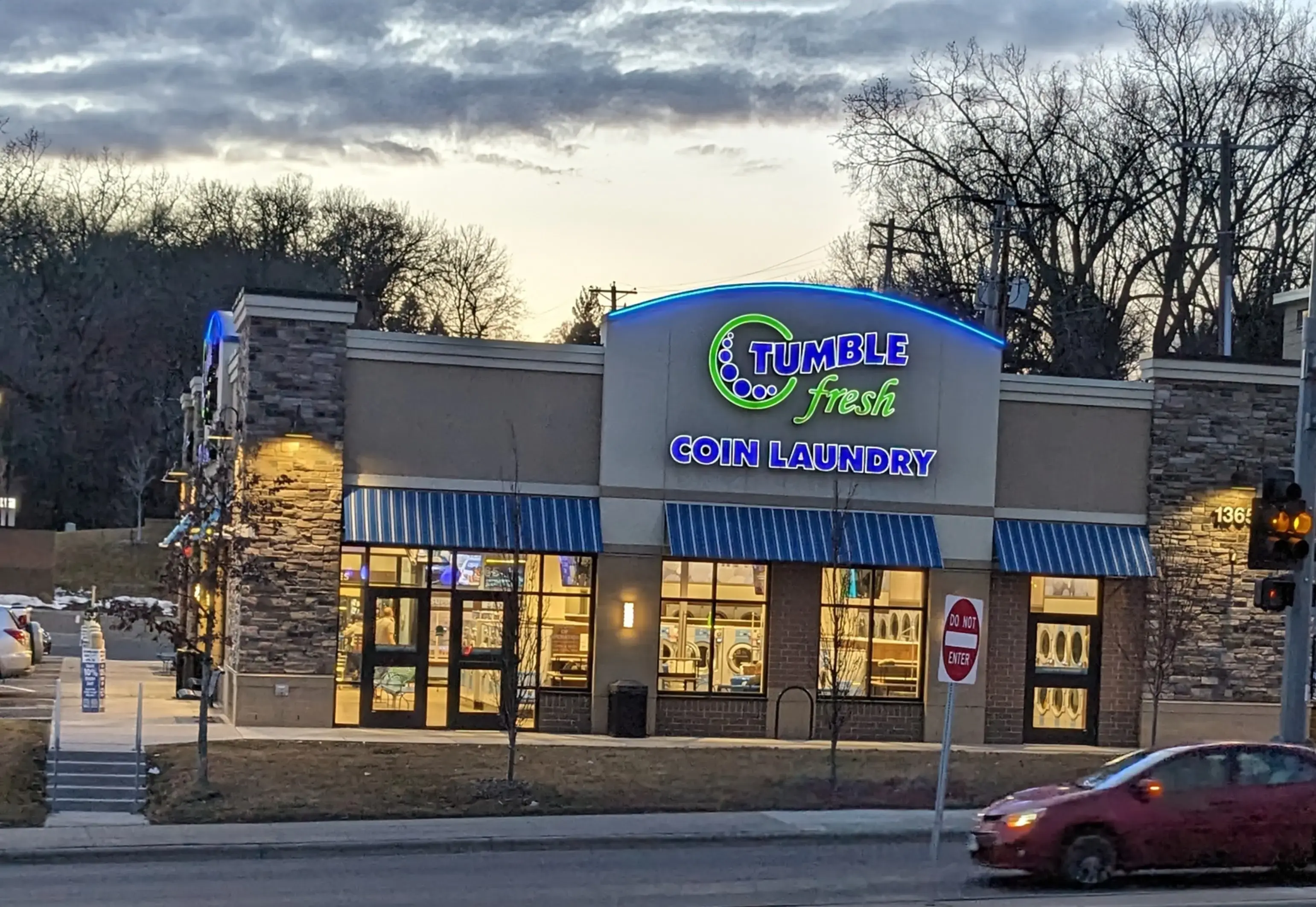 Tumble Fresh Coin Laundry thumbnail 3