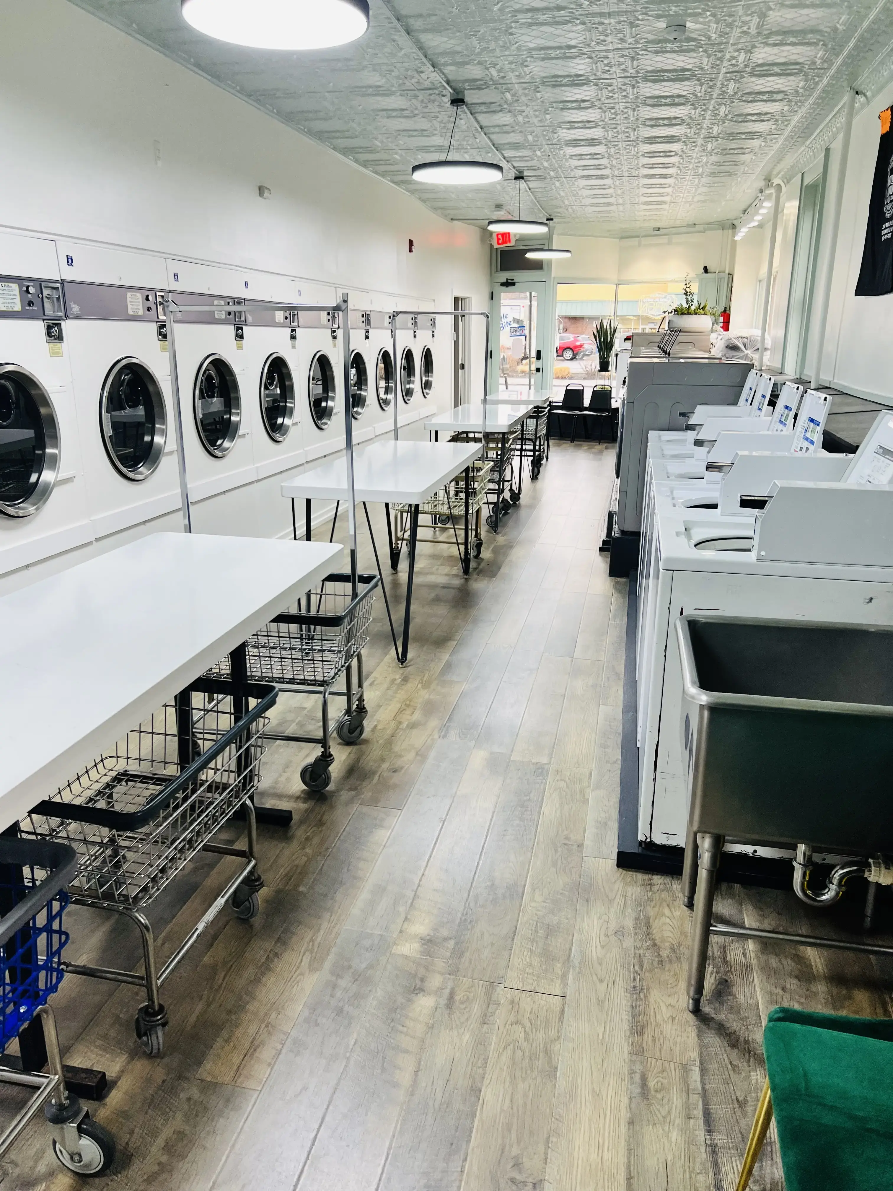 Tumble Laundry Lounge thumbnail 4