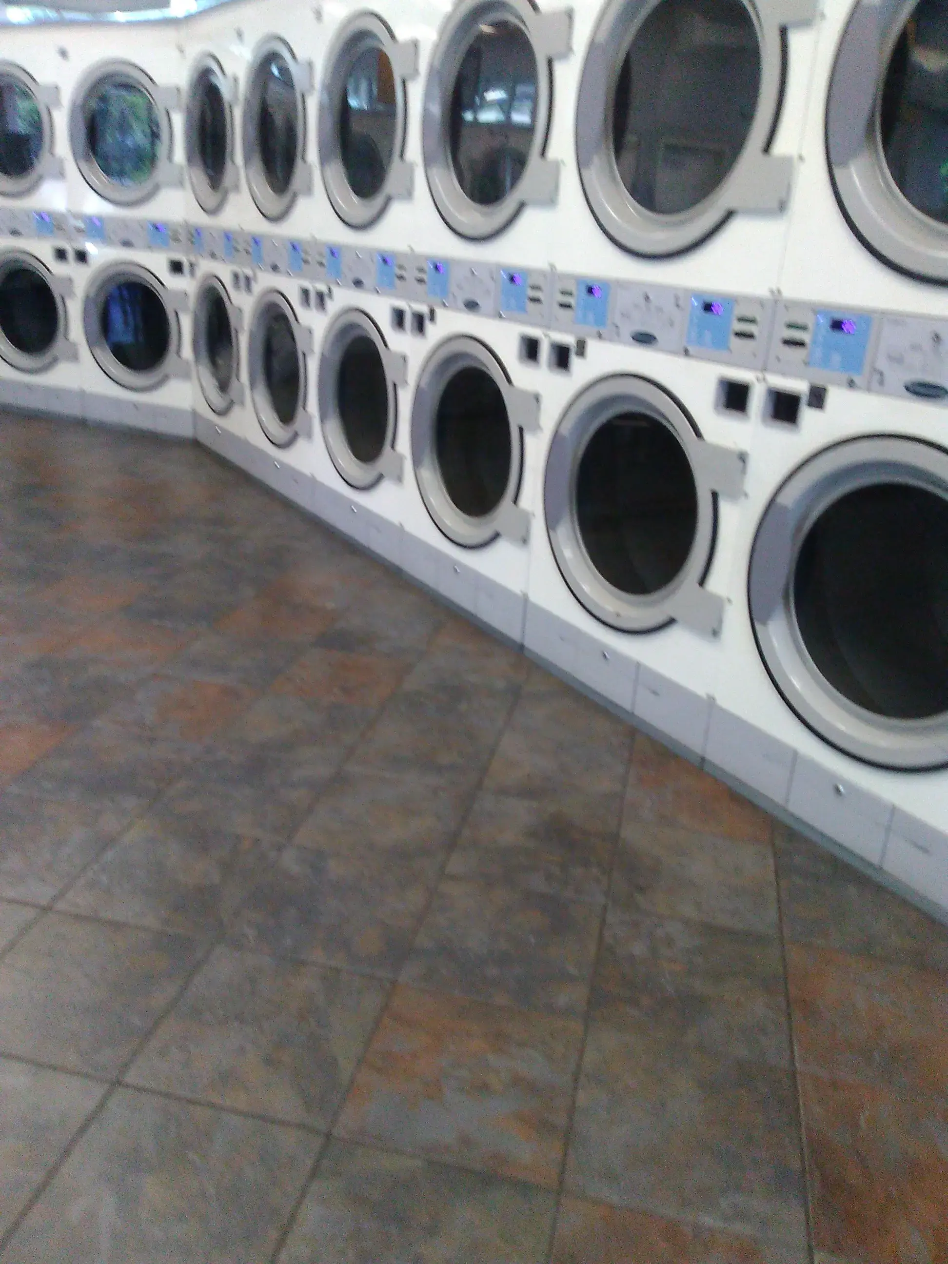 Tumbles Laundry Spa thumbnail 12