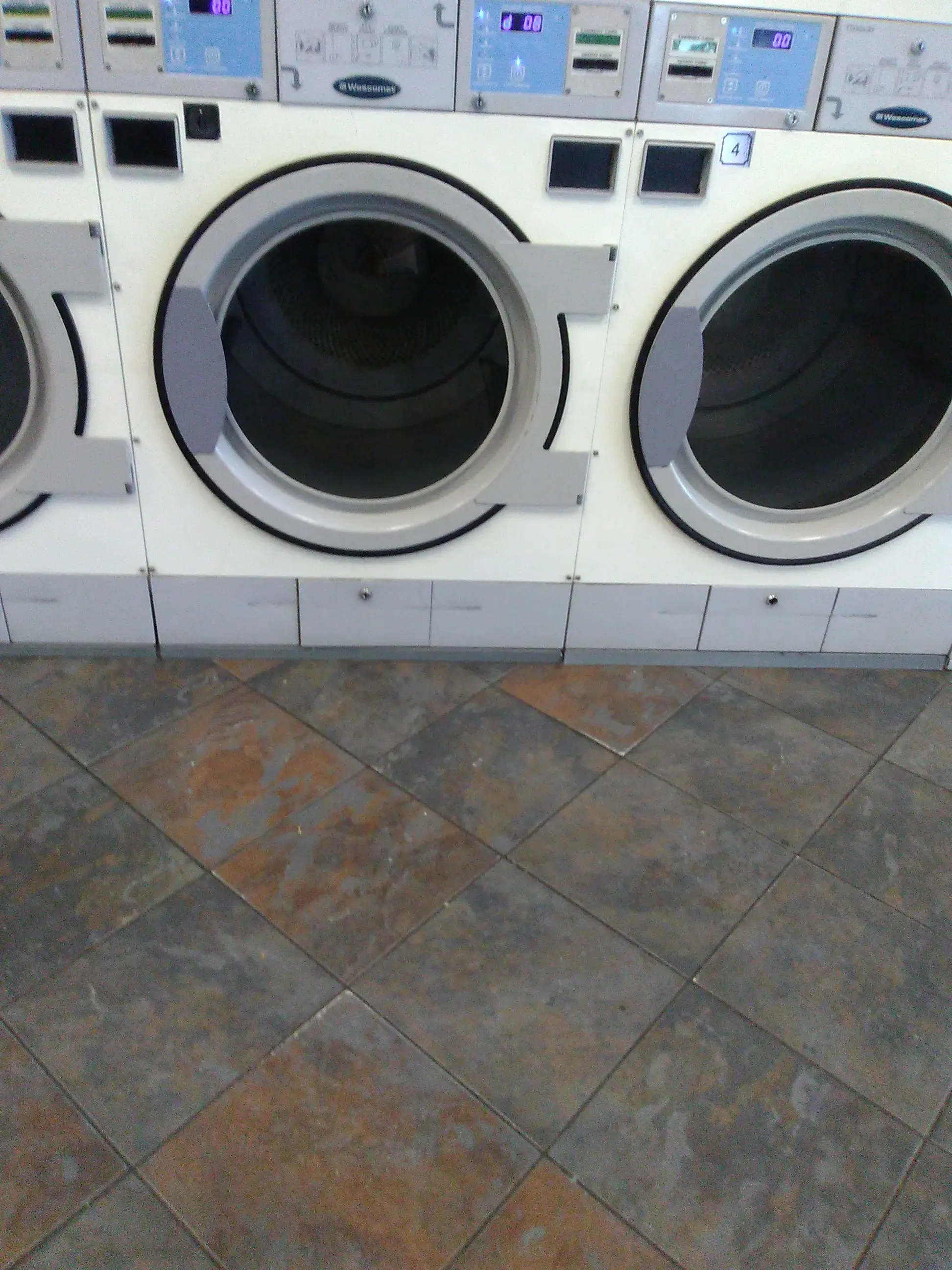 Tumbles Laundry Spa - Image 13