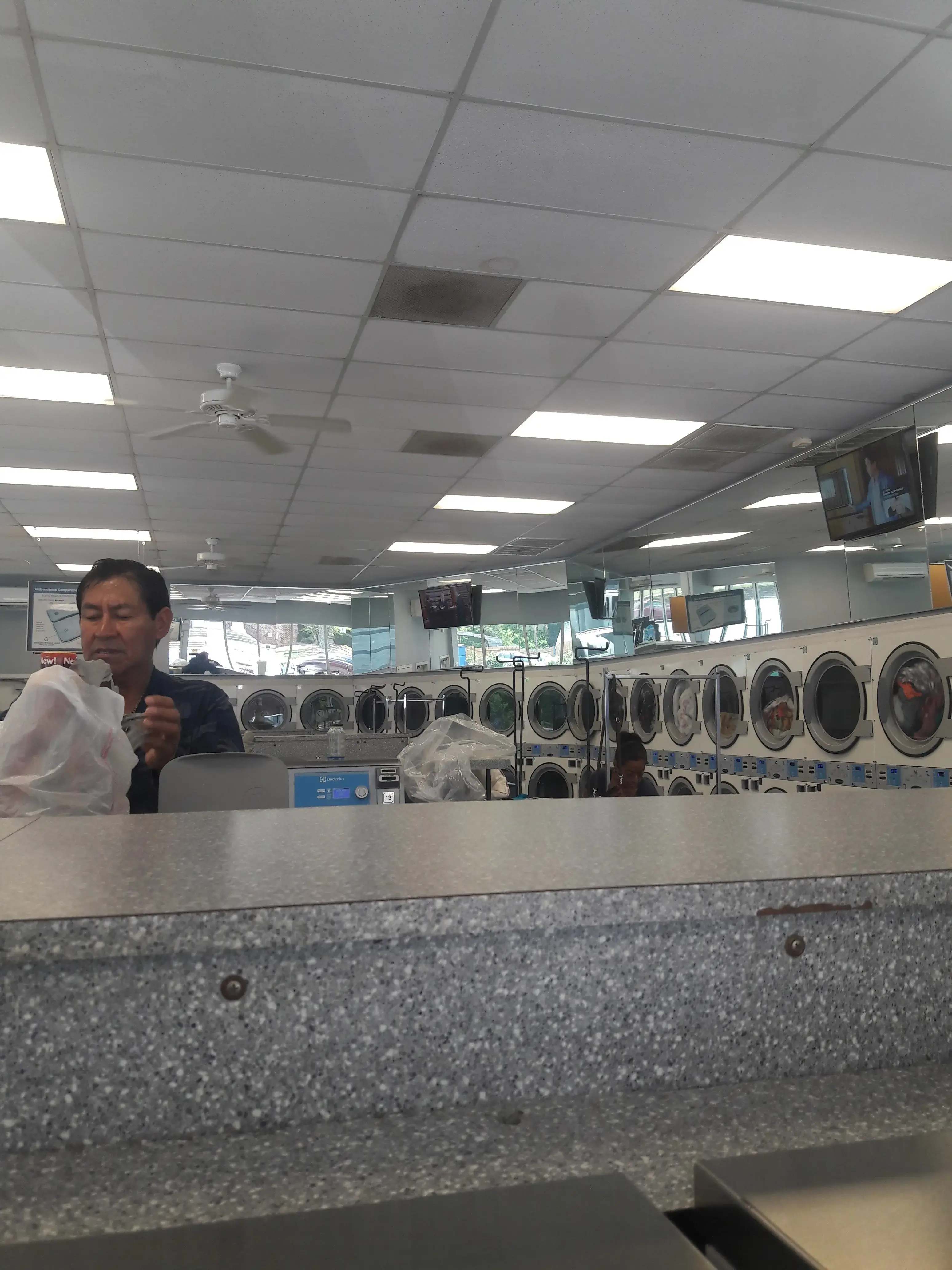 Tumbles Laundry Spa - Image 5