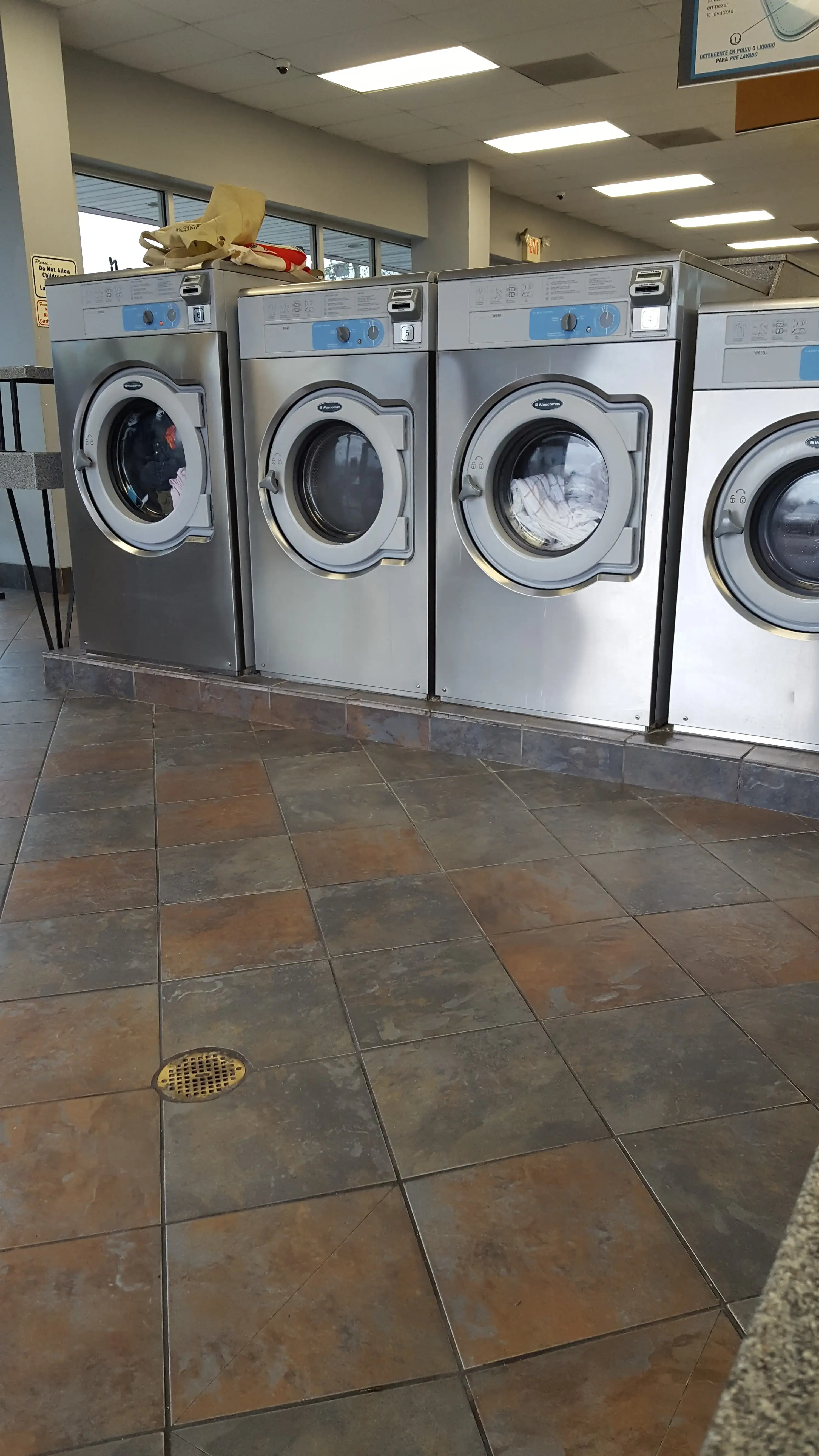 Tumbles Laundry Spa - Image 14