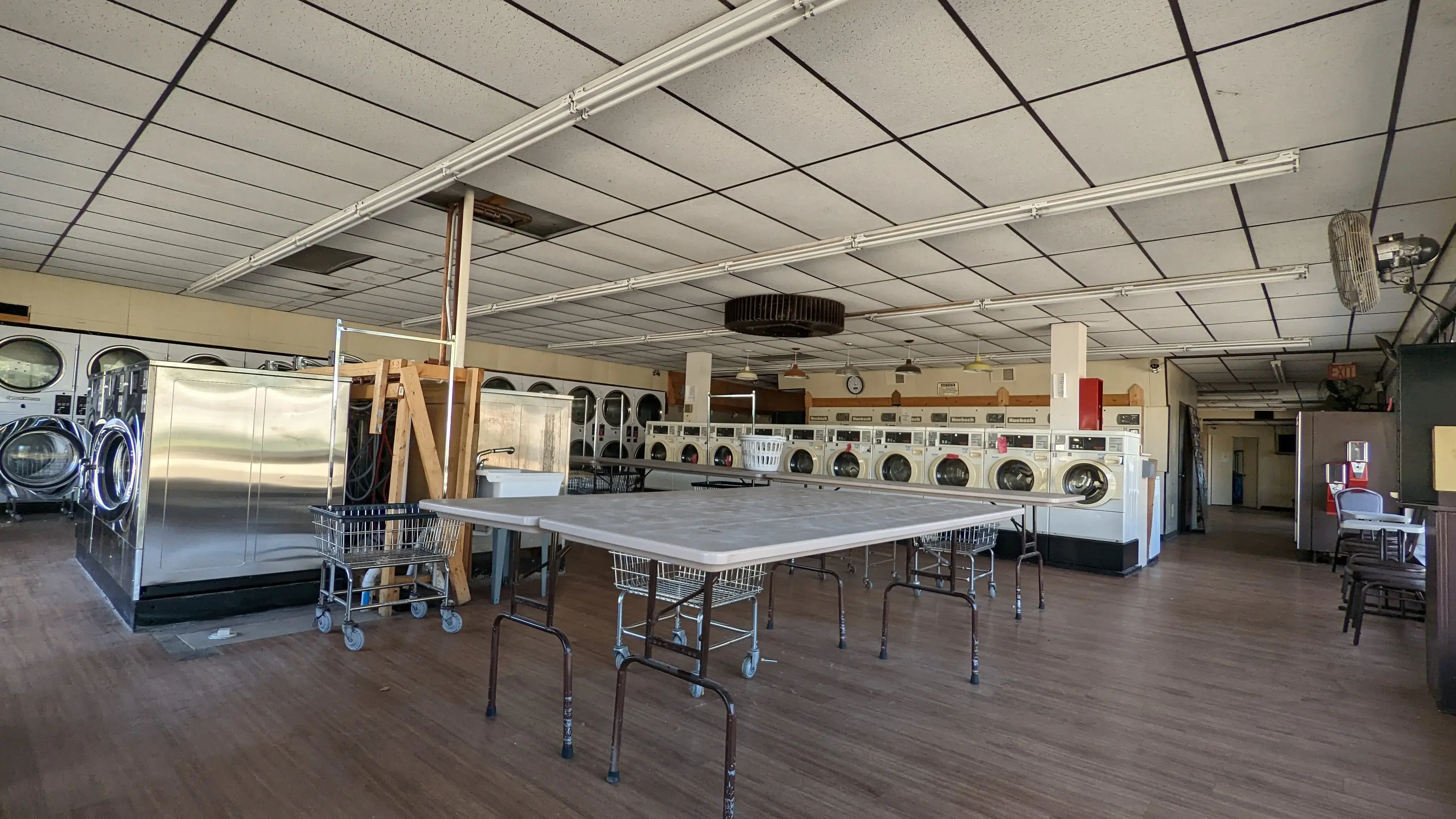 Twin Lakes Laundry and Dry Cleaning thumbnail 1