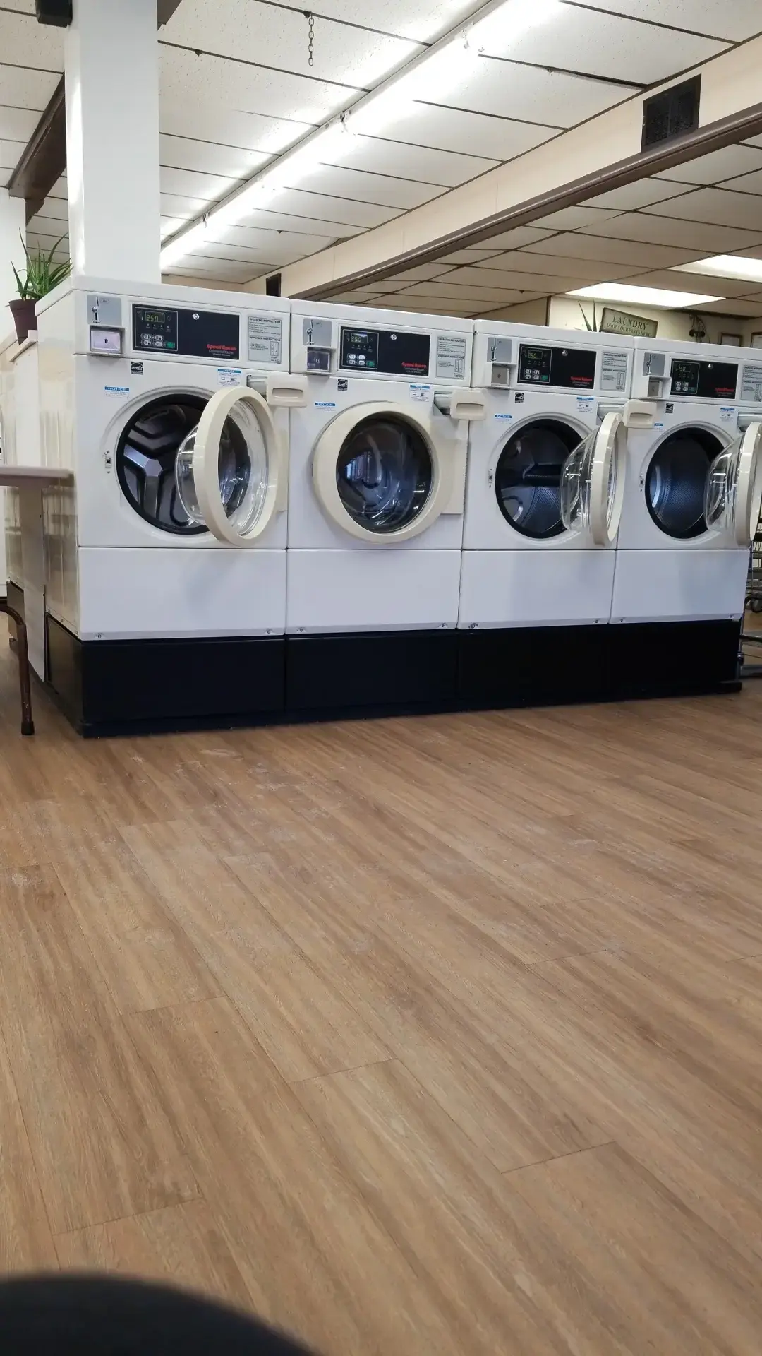 Twin Lakes Laundry and Dry Cleaning thumbnail 3
