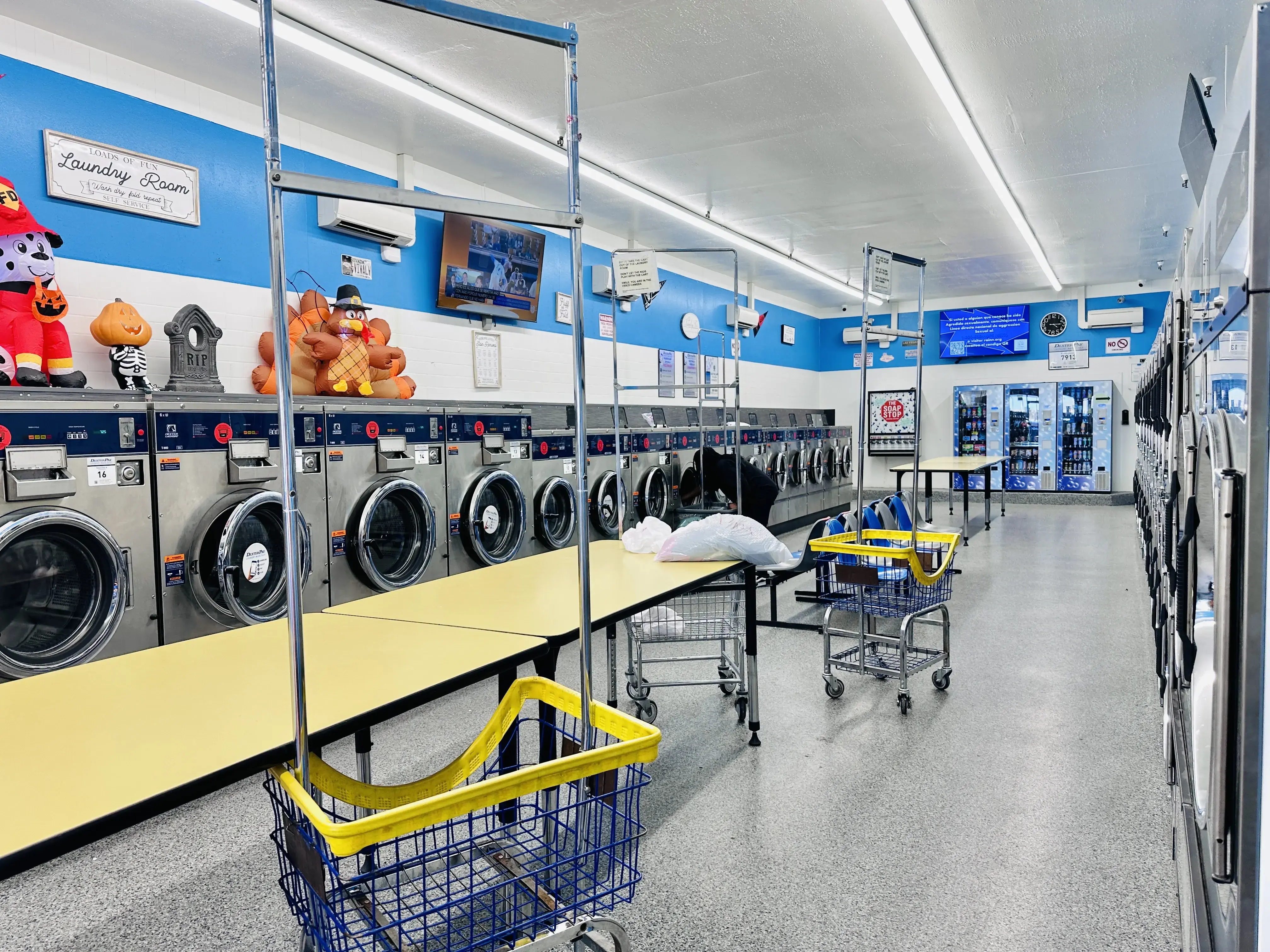 Two Boys Laundromat thumbnail 16