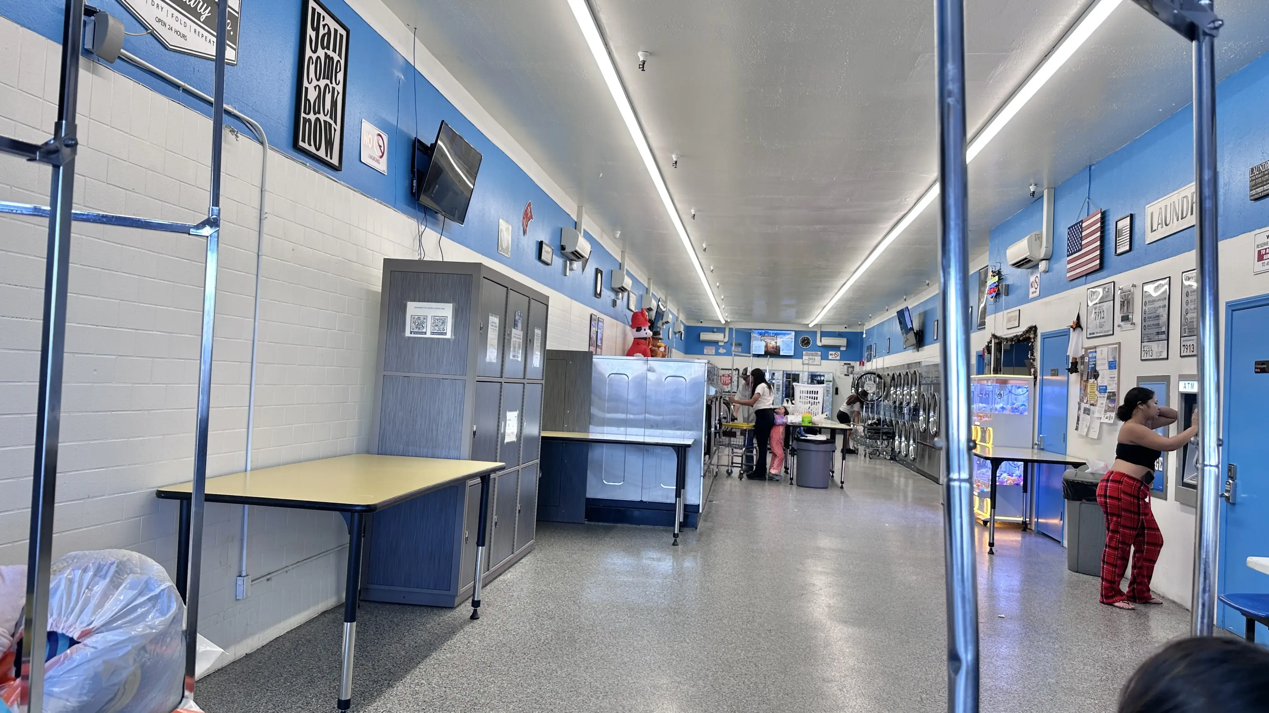 Two Boys Laundromat thumbnail 10