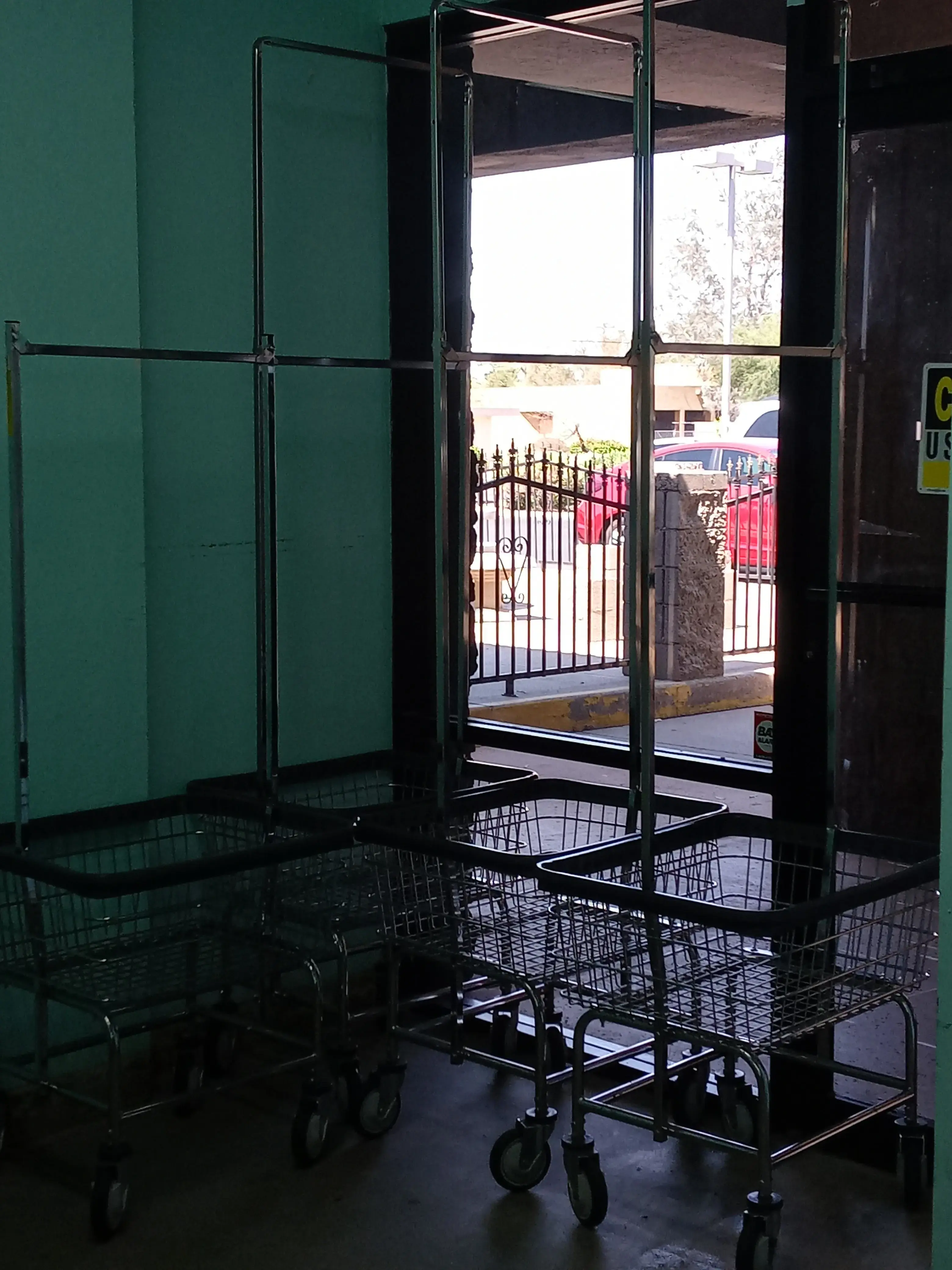 U-Save Laundry - Image 16