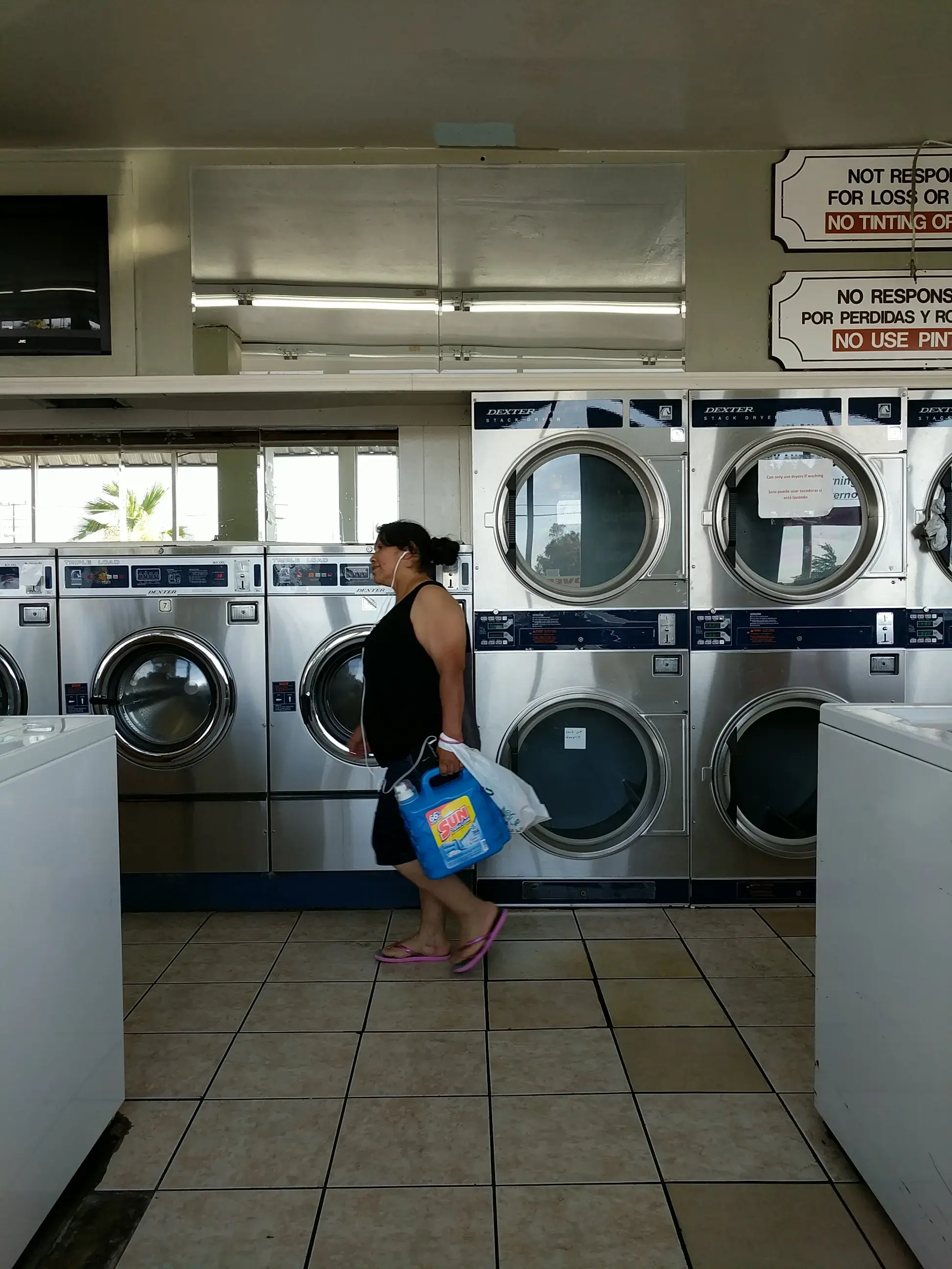 UCR Coin Laundry thumbnail 16
