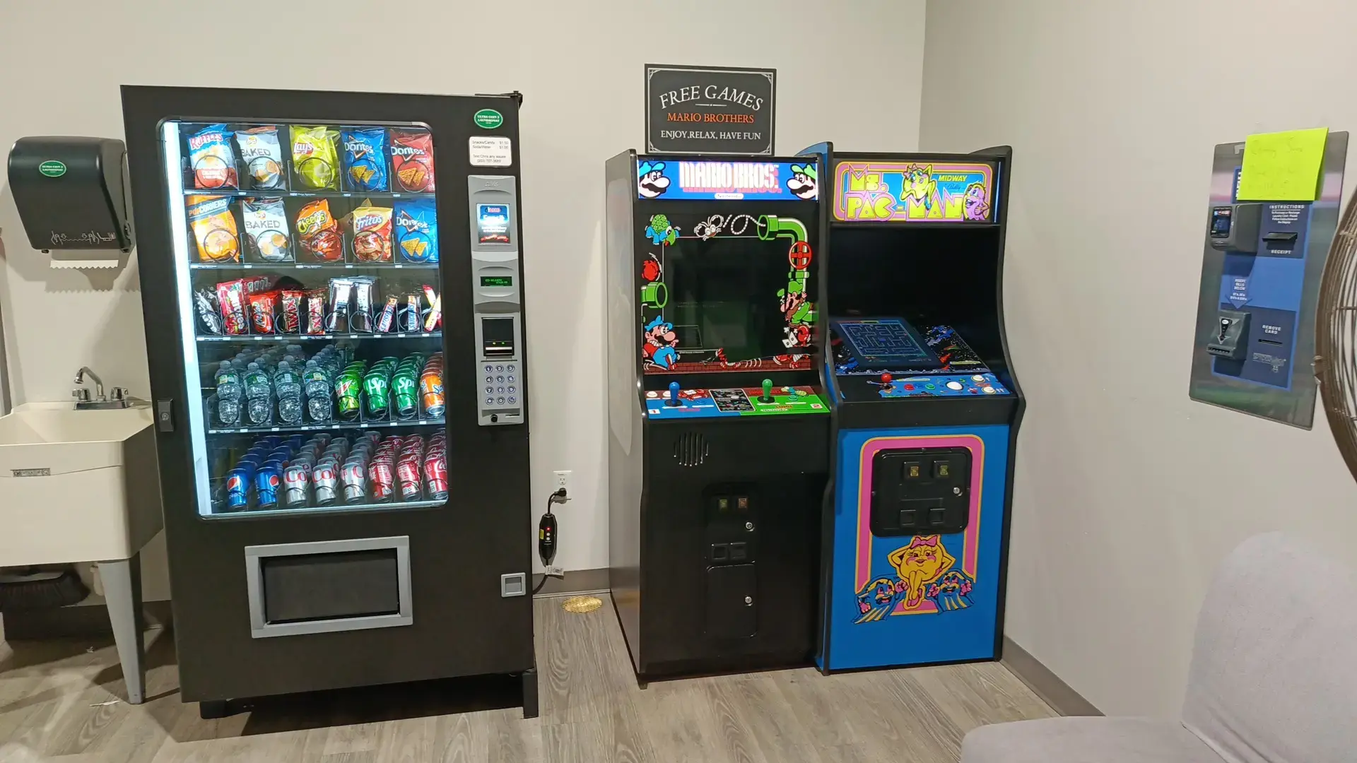 Ultra coin 2 laundromat - Image 3