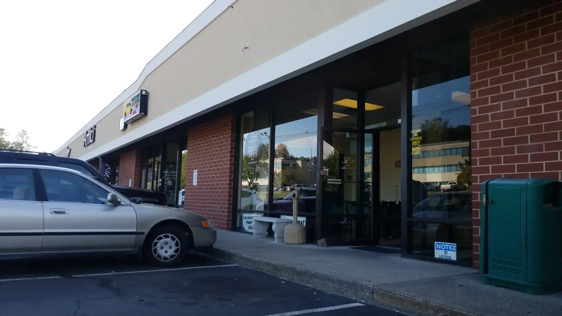 Ultra Coin Laundromat - Image 2