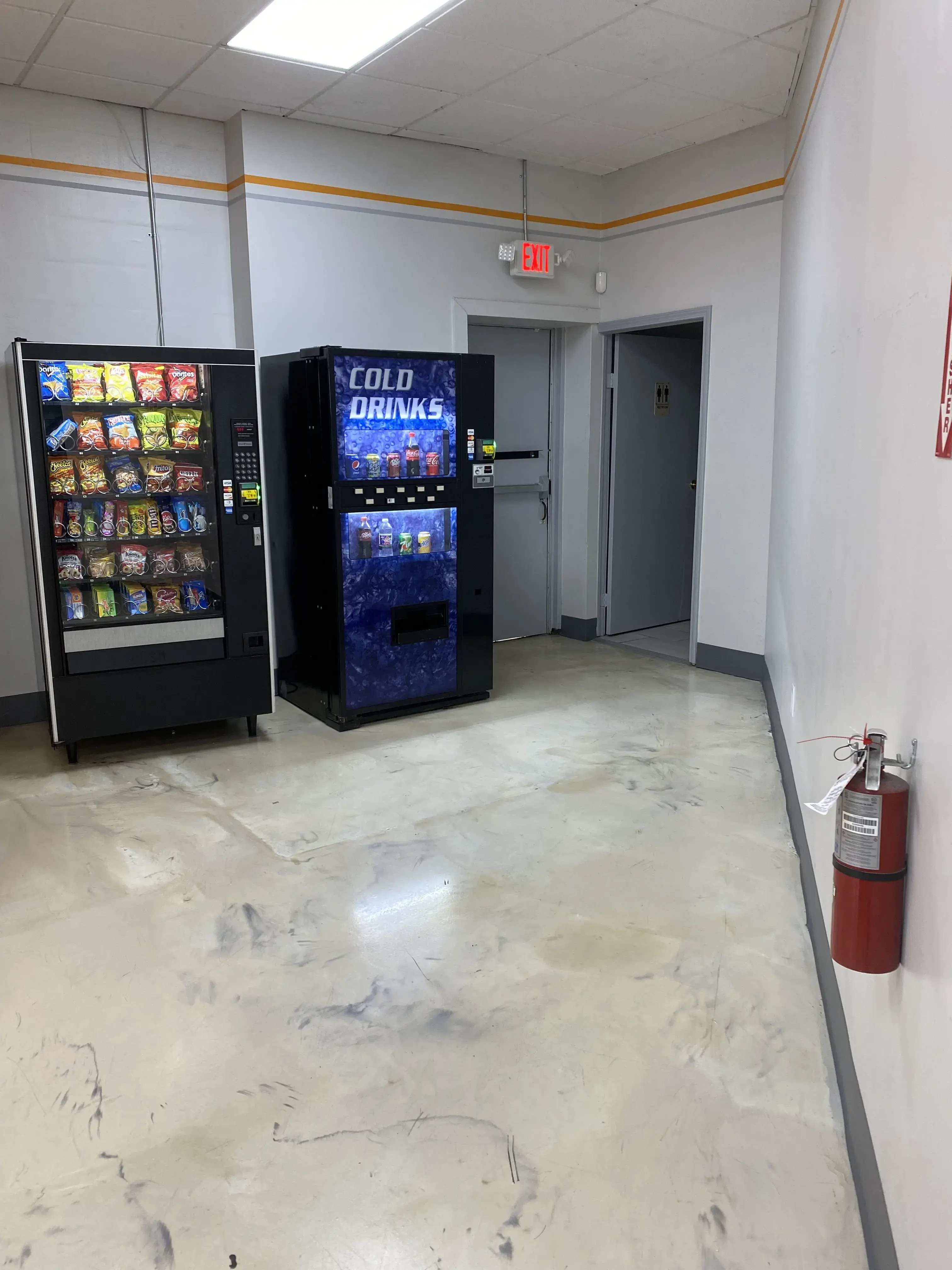 Ultra Washateria - Image 5