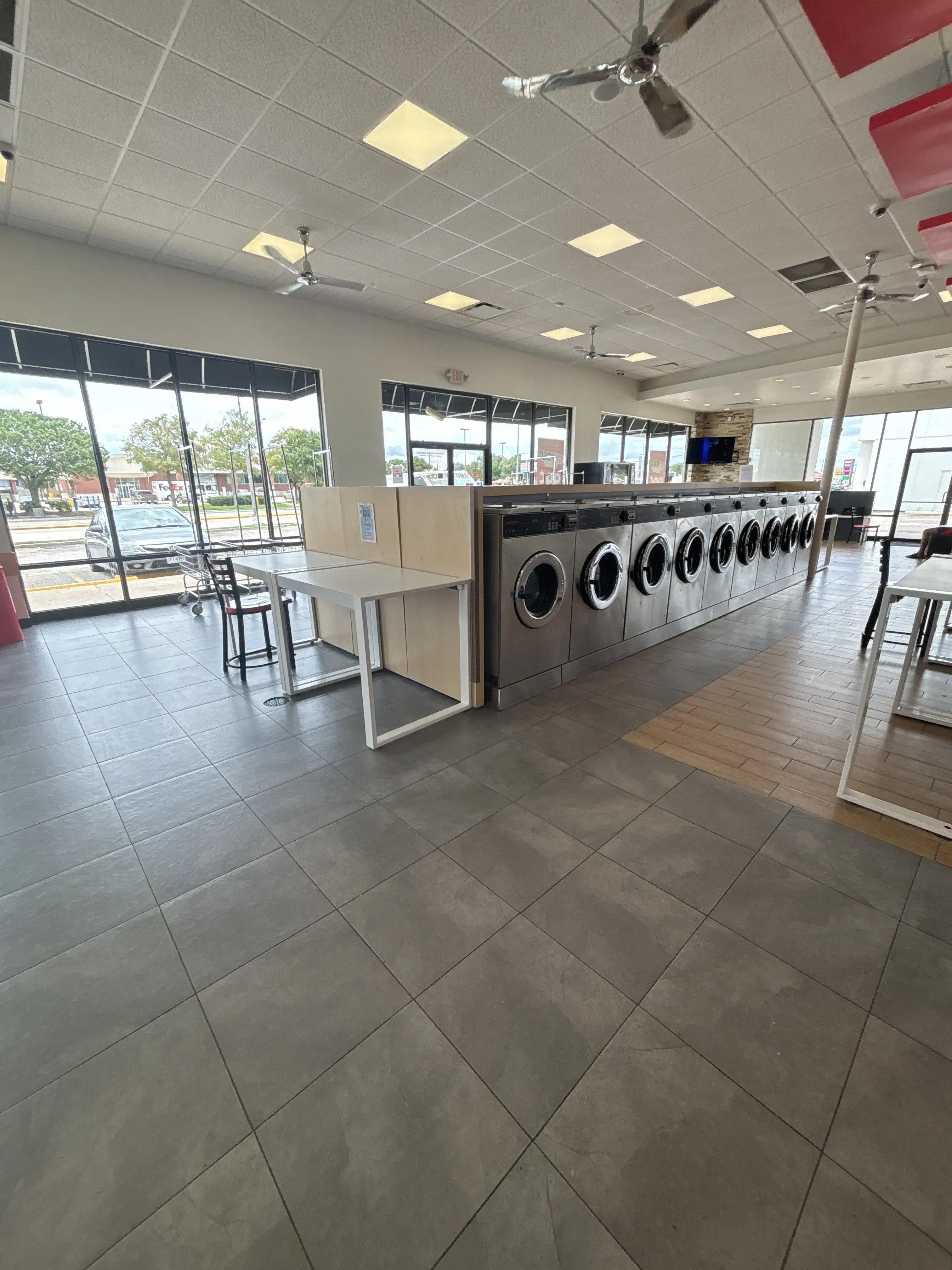UltraSpin Washateria - West Bellfort - Wash & Fold Services thumbnail 11