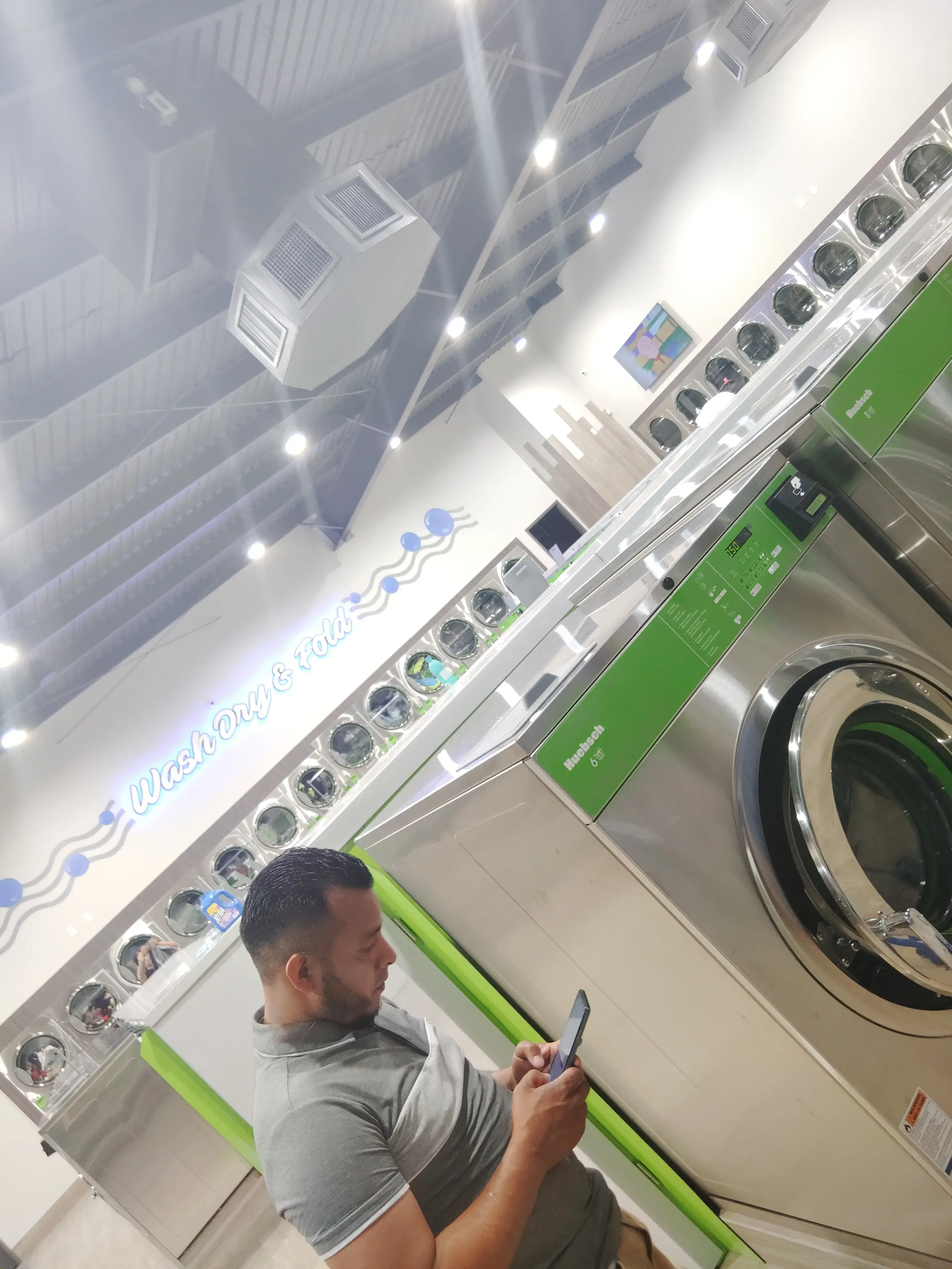 UltraSpin Washateria - West Bellfort - Wash & Fold Services - Image 15