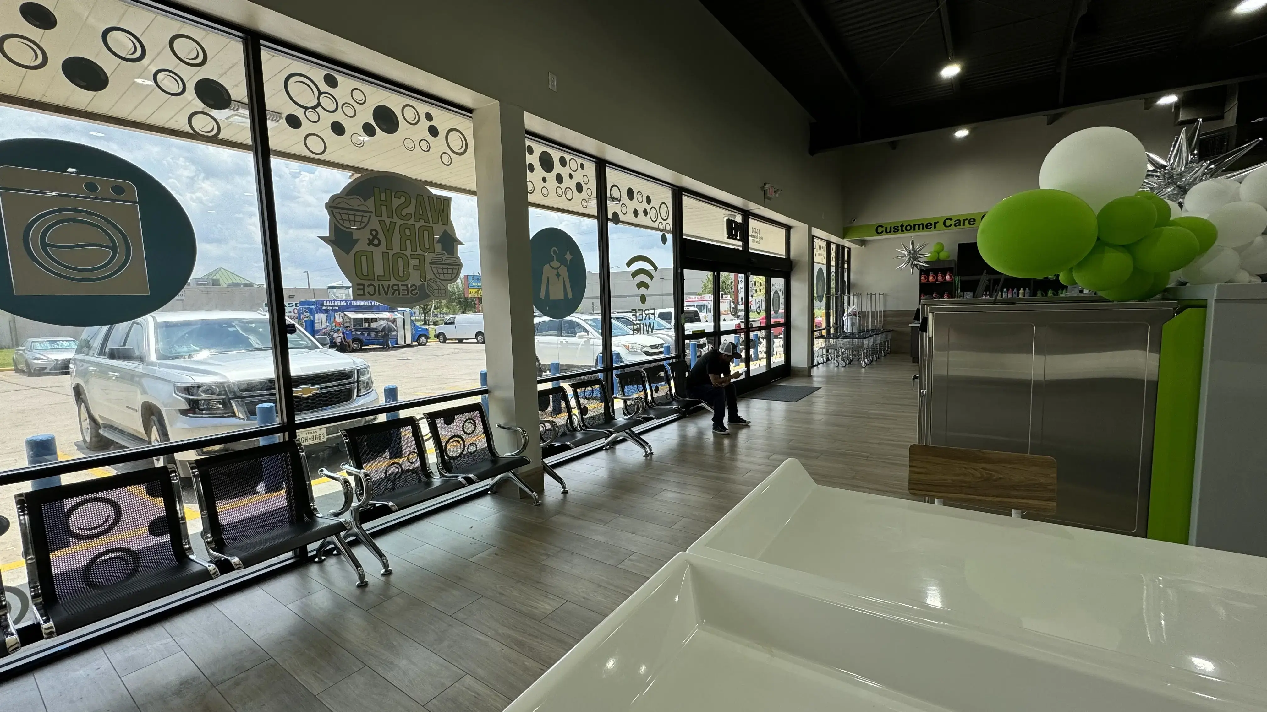 UltraSpin Washateria - West Bellfort - Wash & Fold Services thumbnail 10