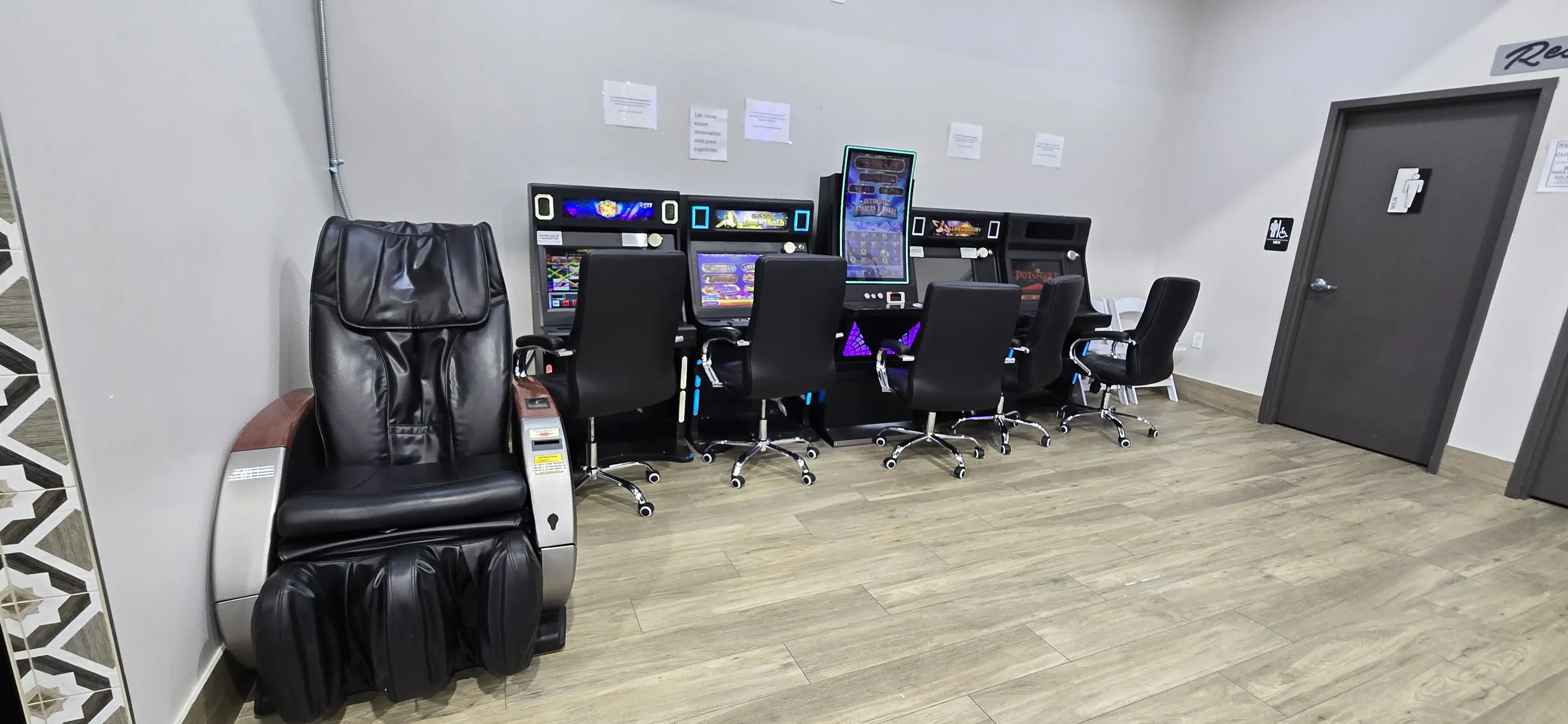 UltraSpin Washateria - West Bellfort - Wash & Fold Services thumbnail 18