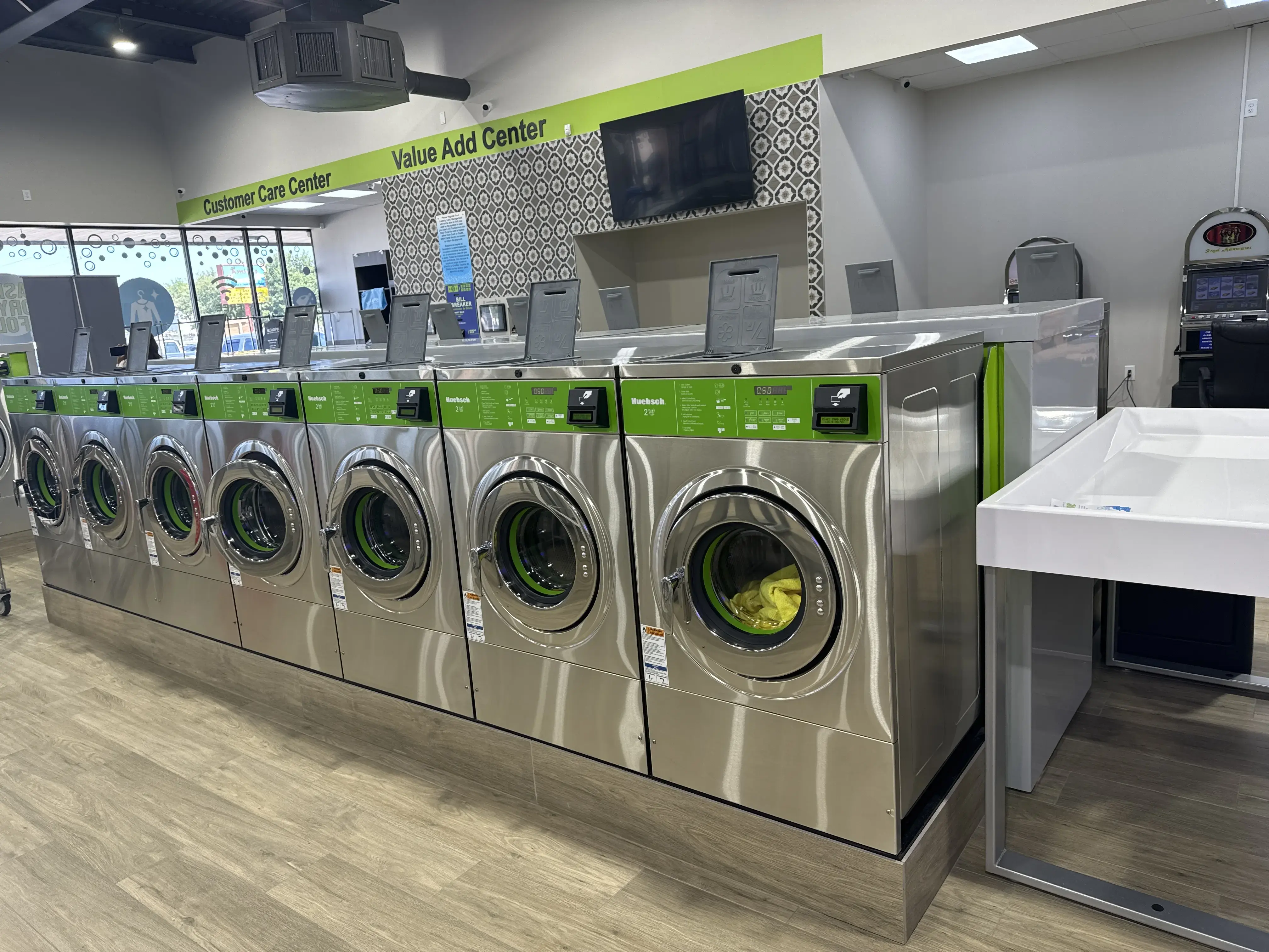 UltraSpin Washateria - West Bellfort - Wash & Fold Services thumbnail 2