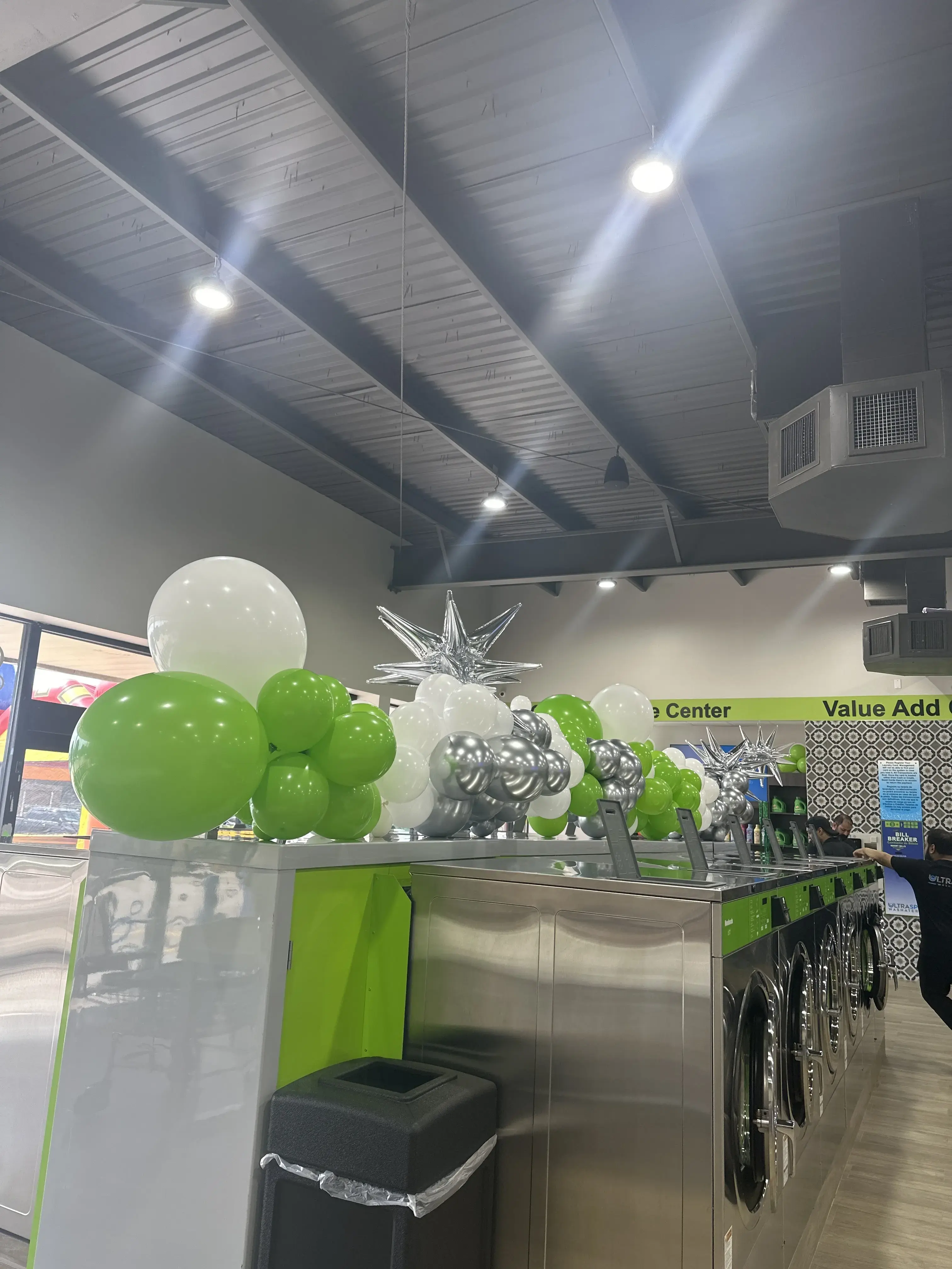 UltraSpin Washateria - West Bellfort - Wash & Fold Services thumbnail 17