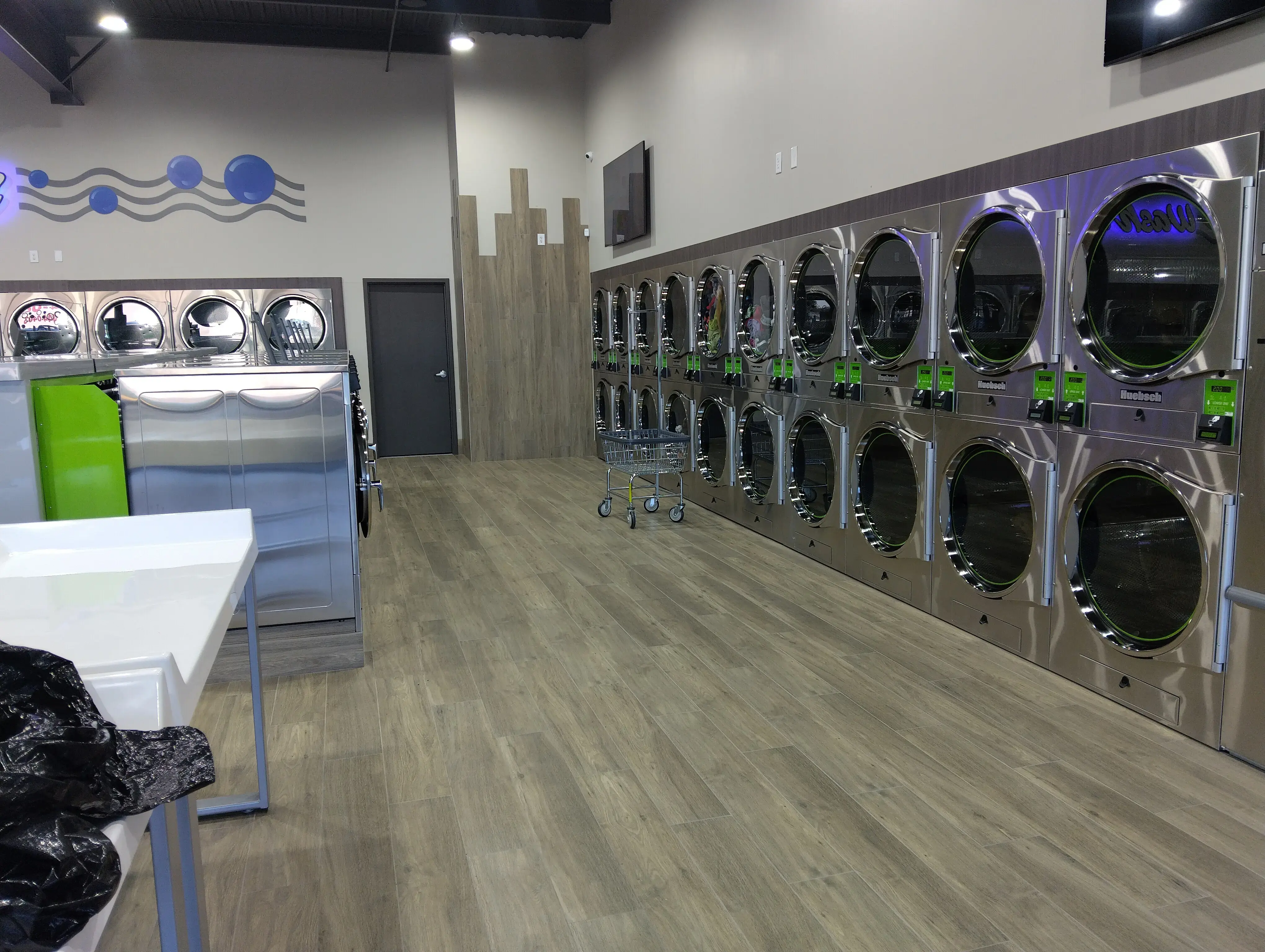 UltraSpin Washateria - West Bellfort - Wash & Fold Services location