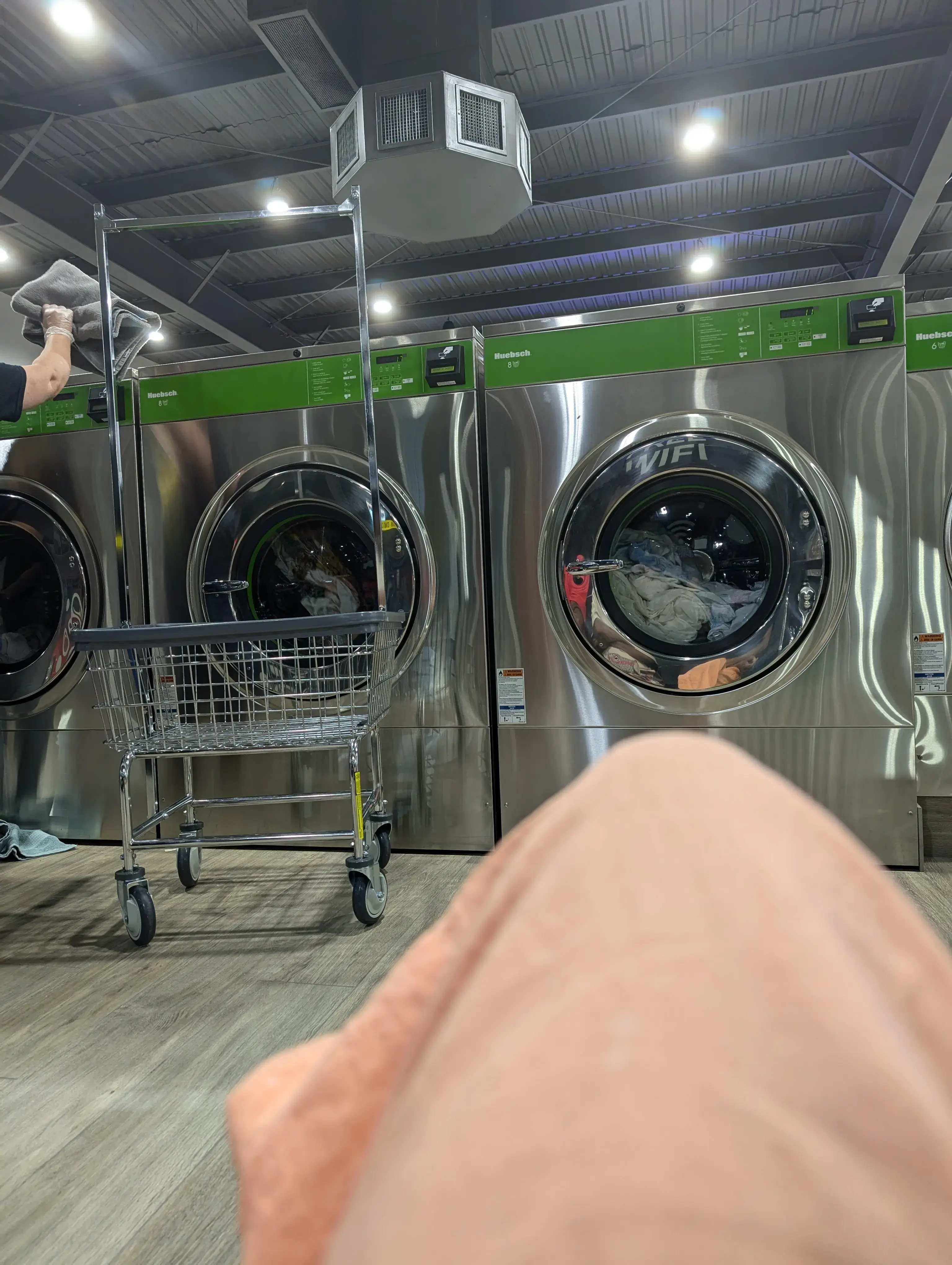 UltraSpin Washateria - West Bellfort - Wash & Fold Services thumbnail 20