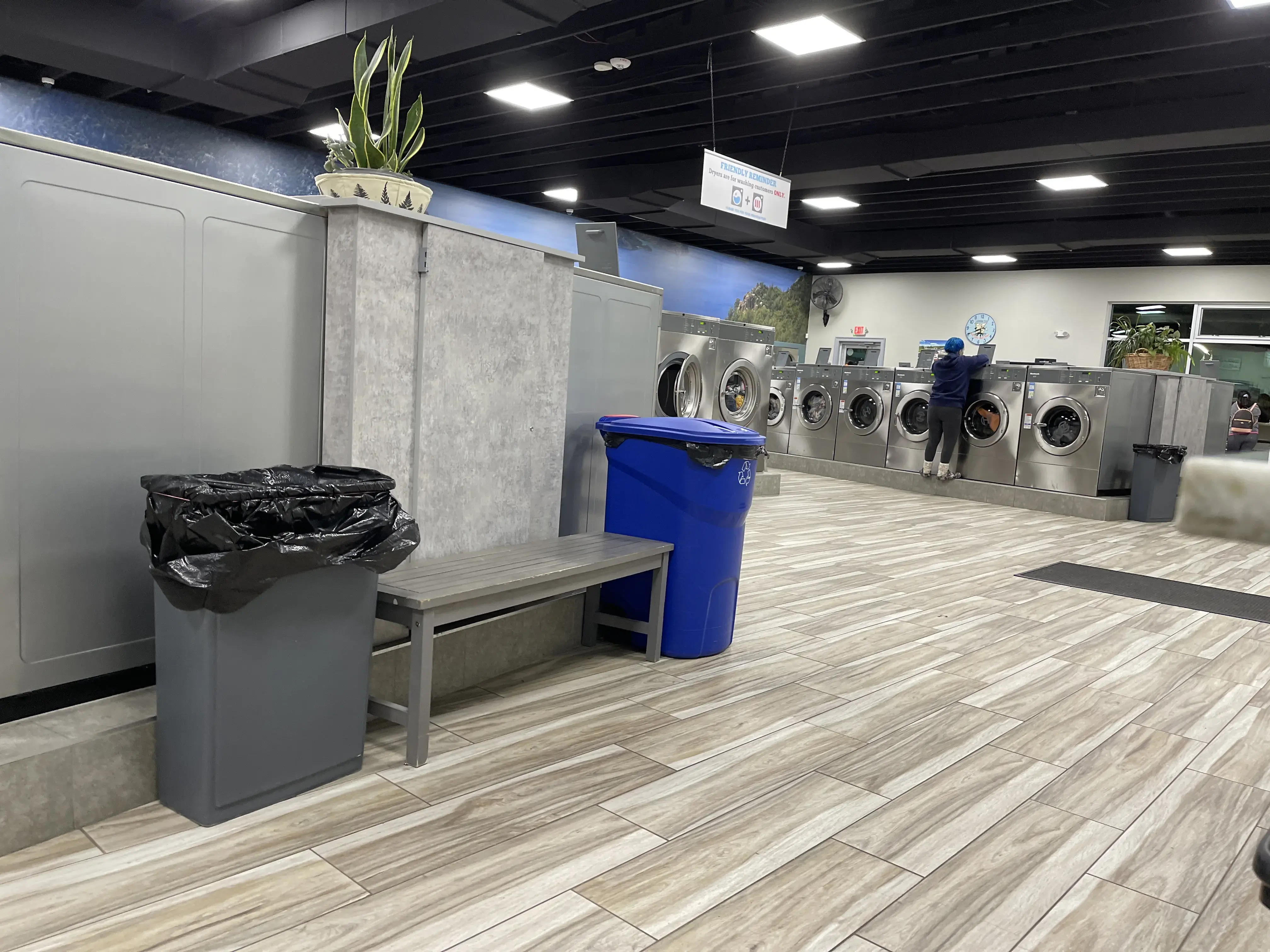Uncle B's Laundromat - Image 5