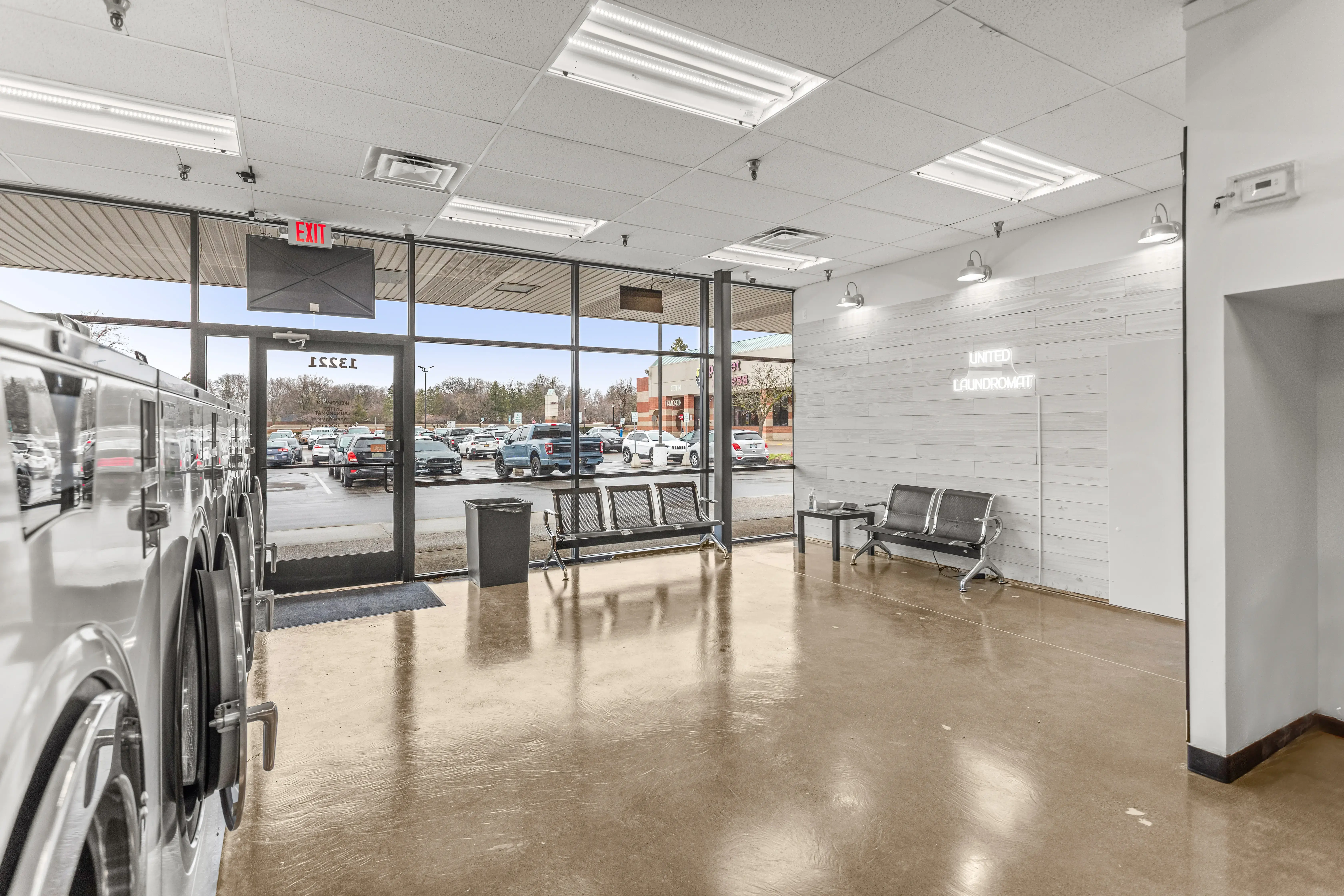 United Laundromat - Image 6