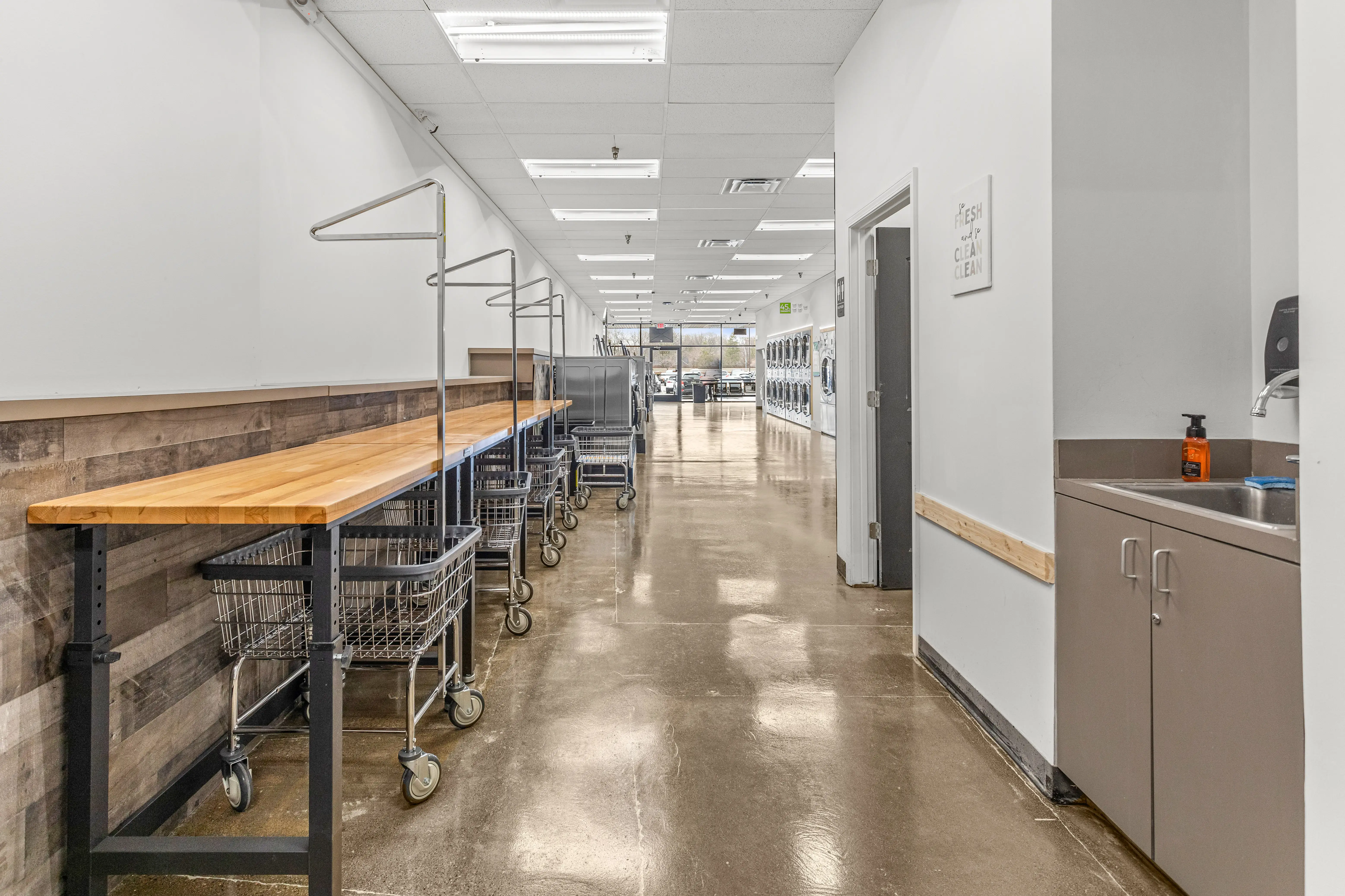 United Laundromat - Image 4