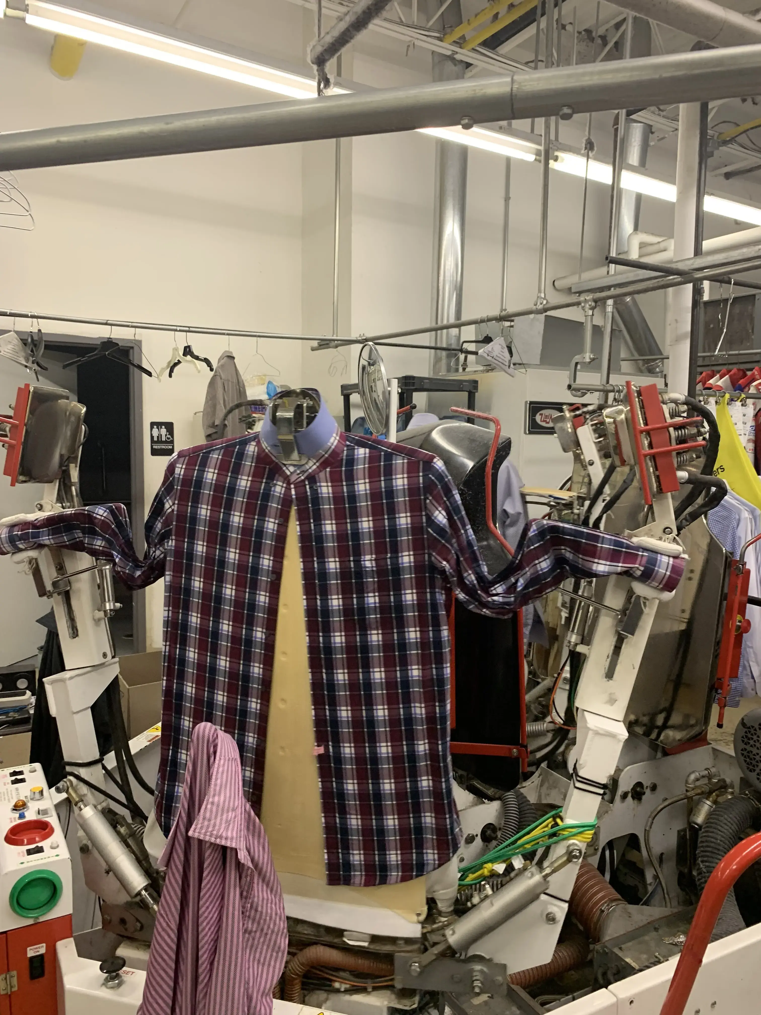 Universal Cleaners thumbnail 4