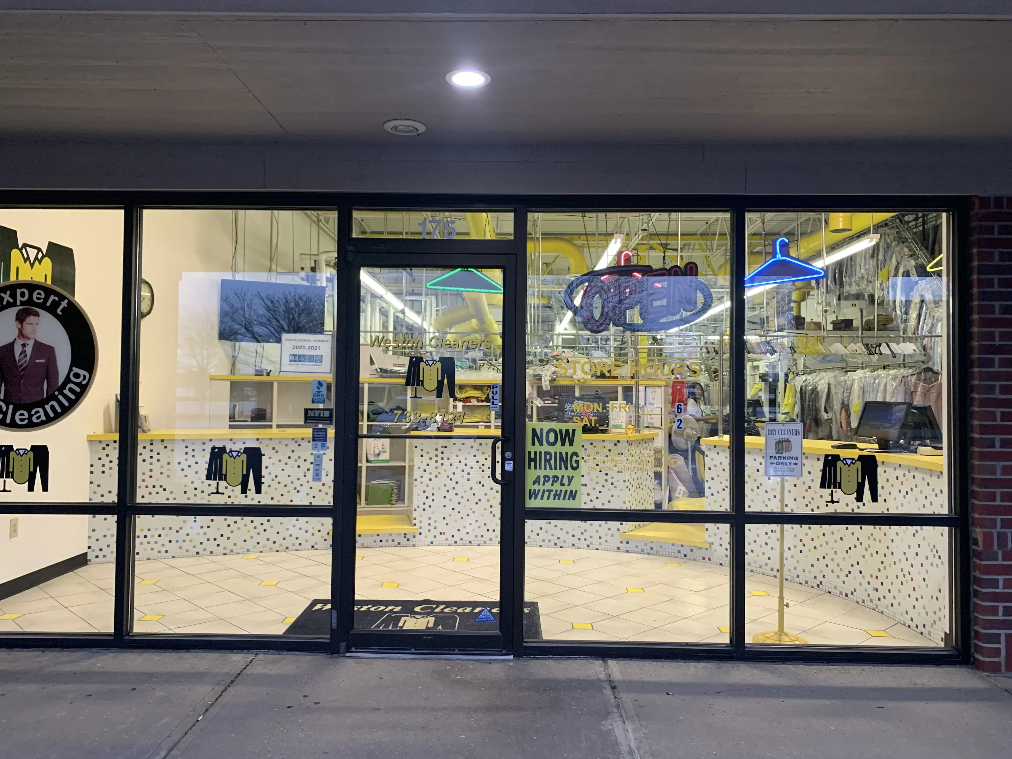 Universal Cleaners - Image 1