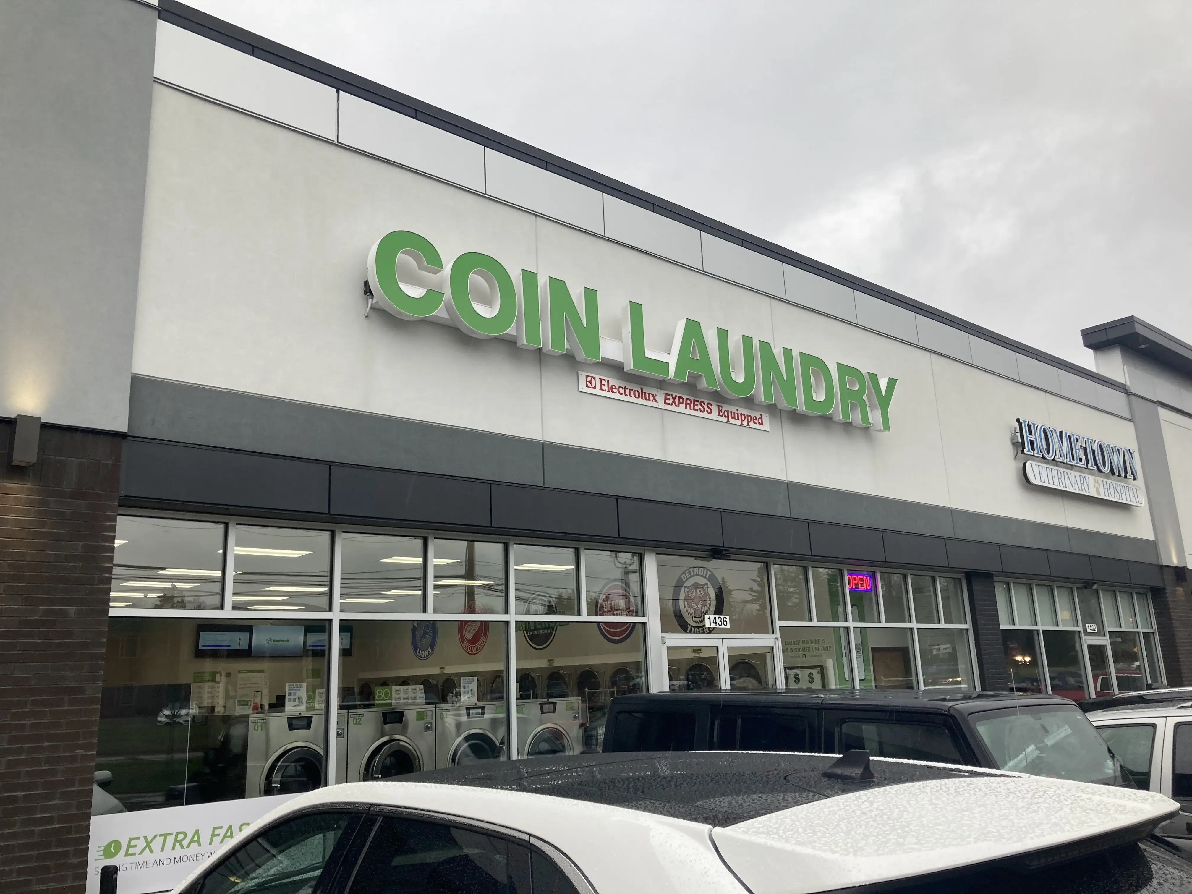 Universal Laundromat of Rochester Hills - Image 17